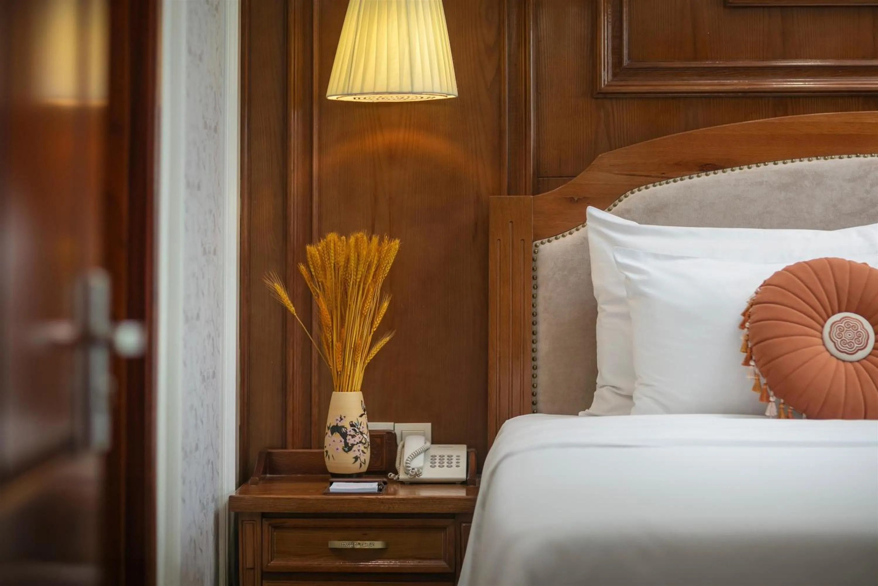 Area and facilities, Bed in Hanoi Pearl Hotel