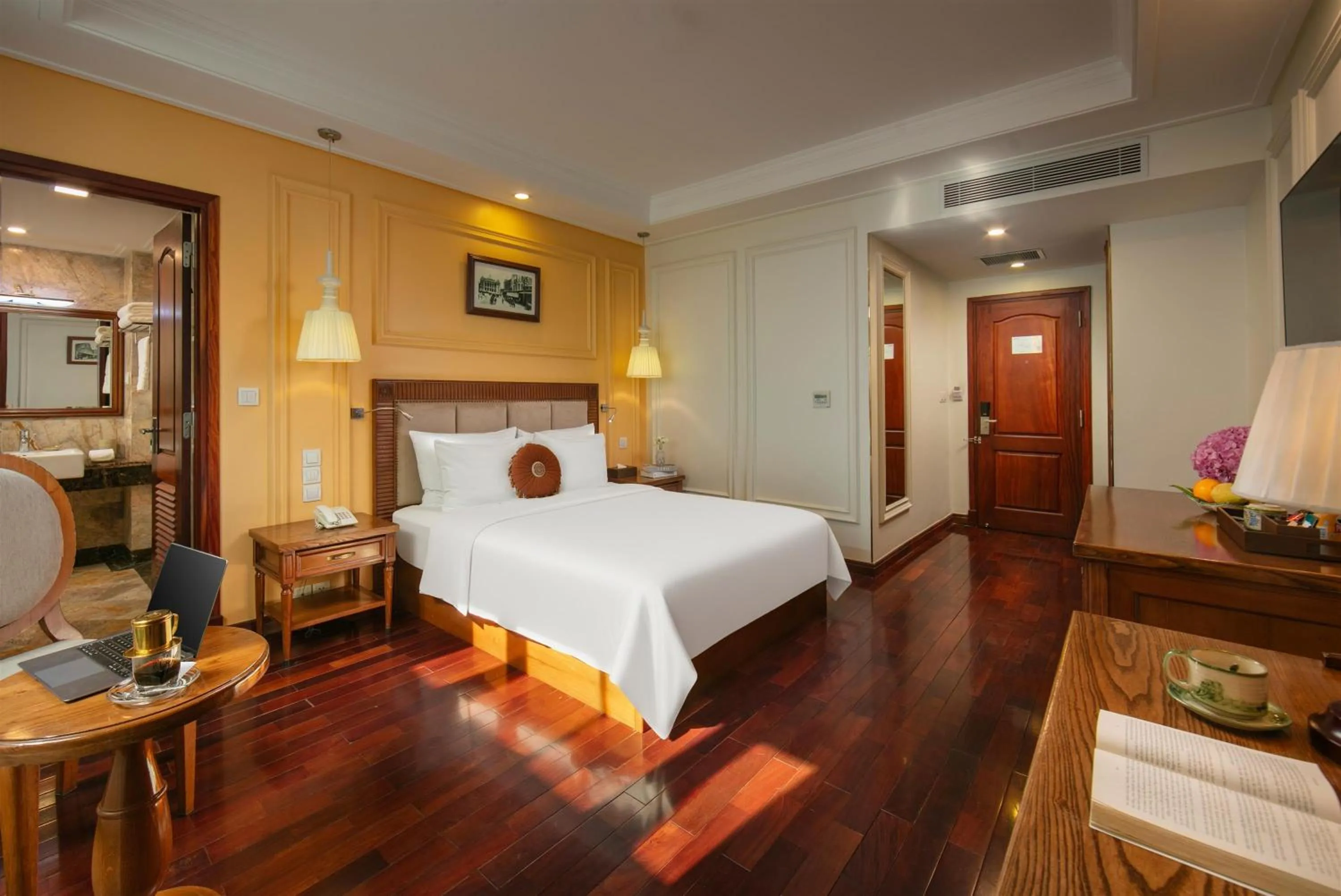 Bedroom, Bed in Hanoi Pearl Hotel