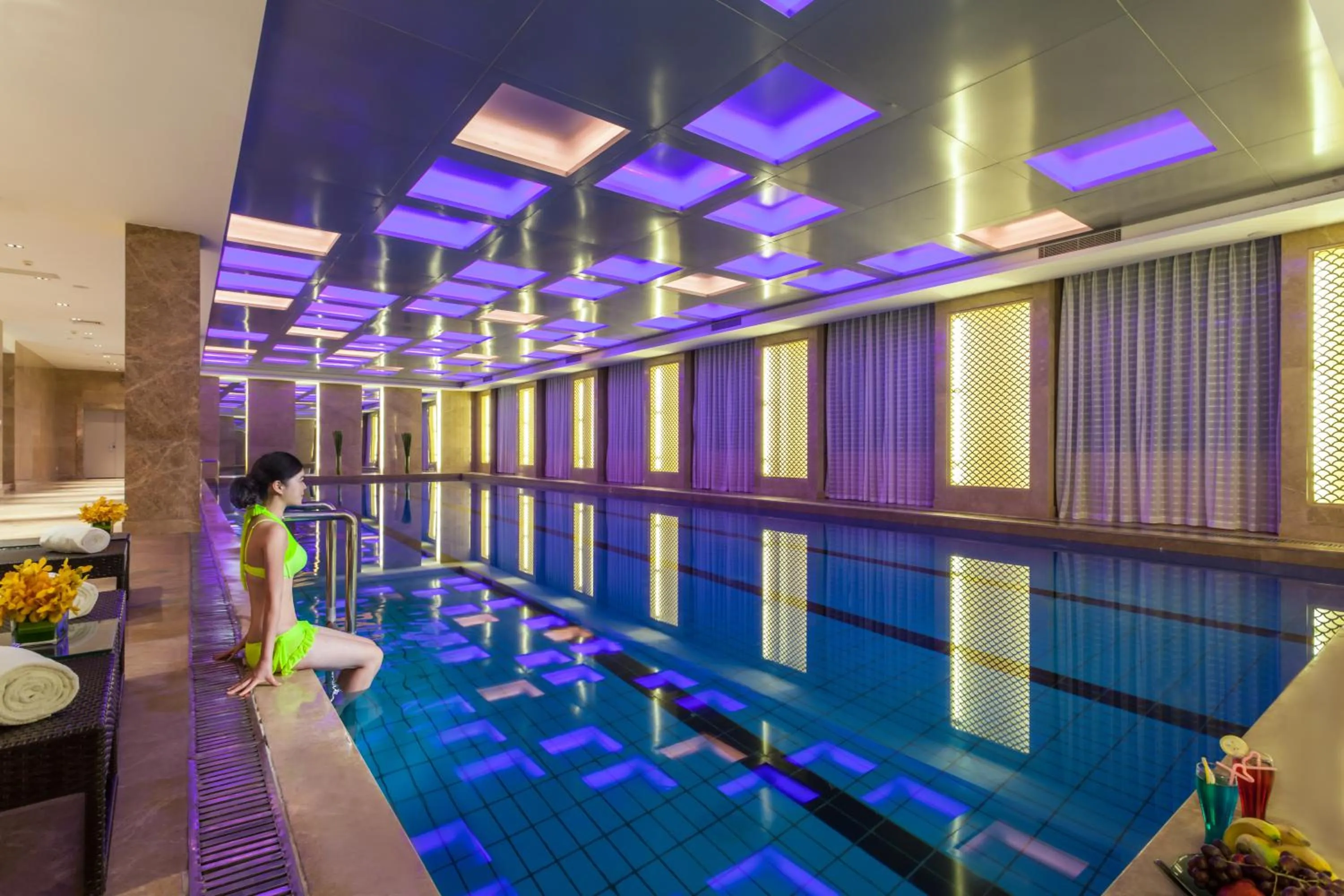Swimming pool in Grand Skylight International Hotel Guiyang