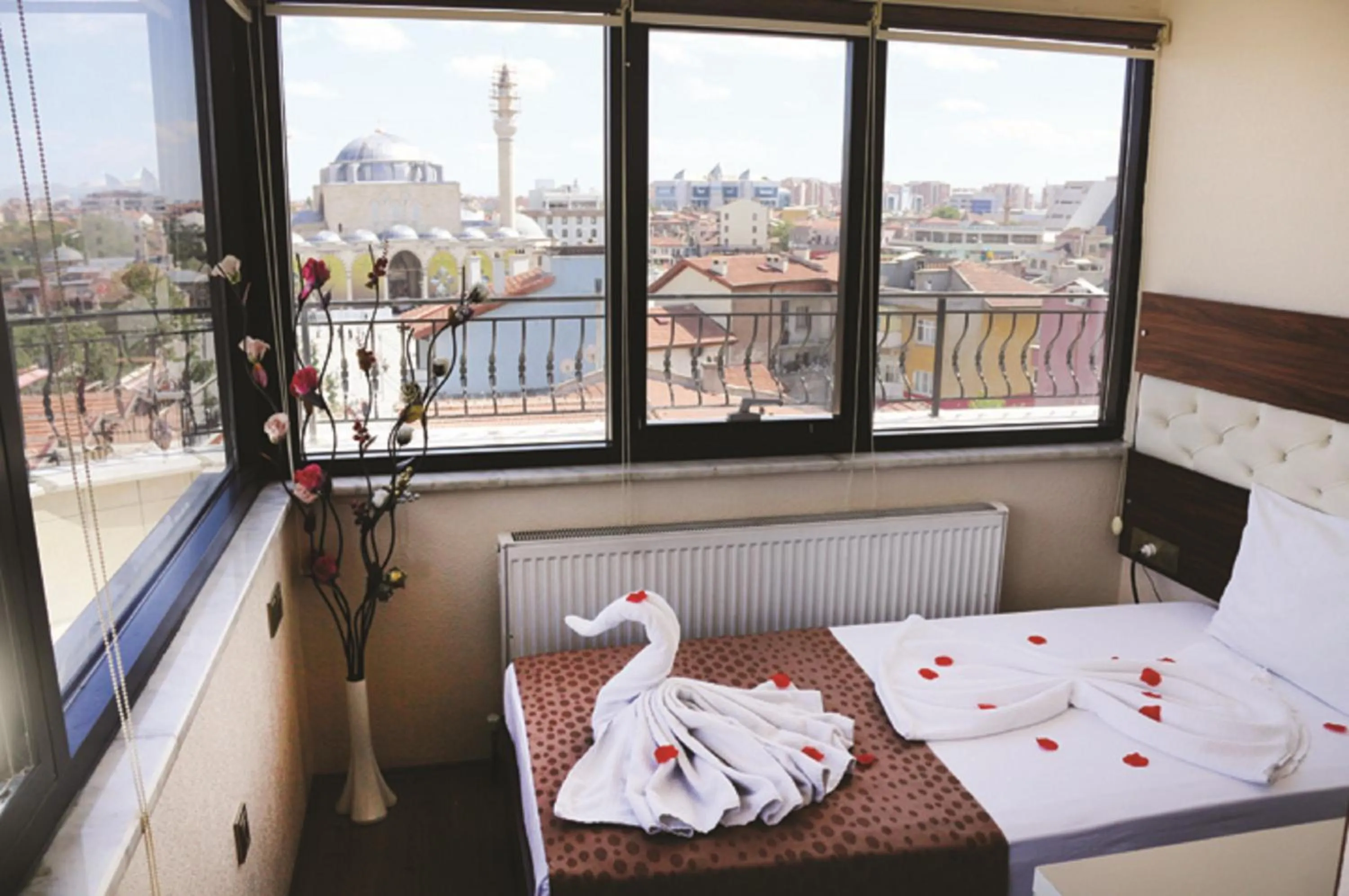 City view, Bed in Mesnevi Hotel