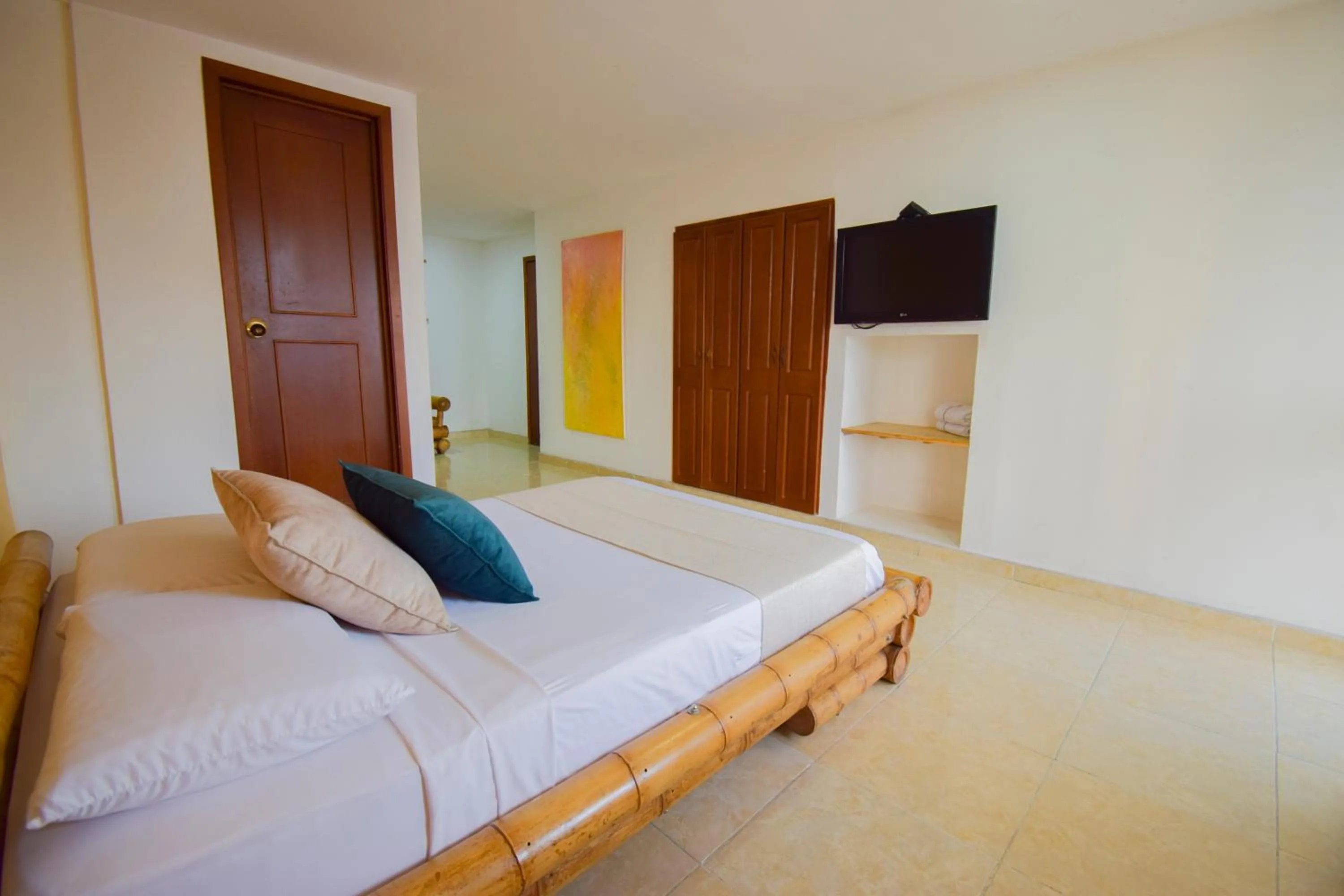 Bed in Hotel Toledo Plaza