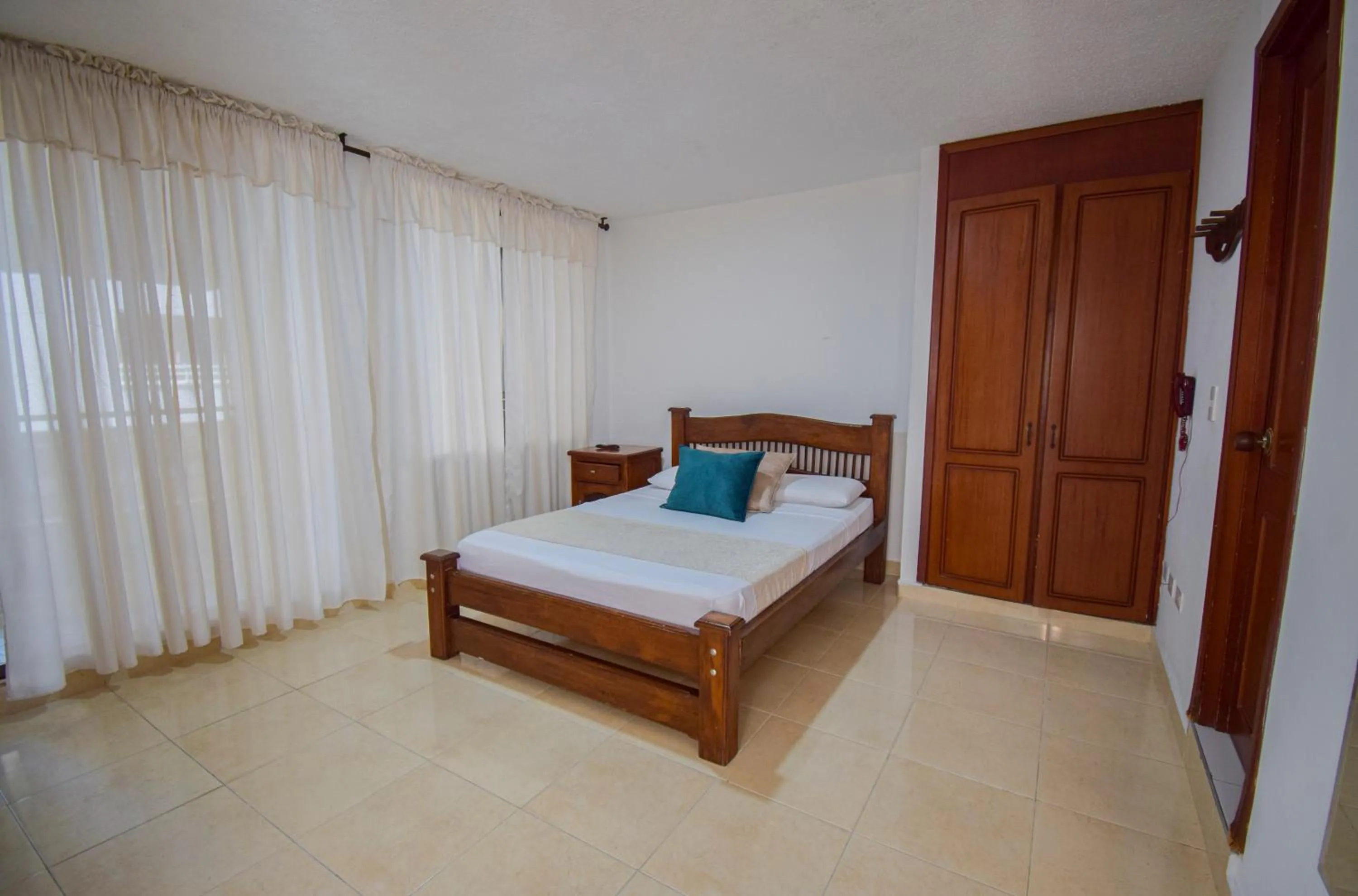 Bed in Hotel Toledo Plaza