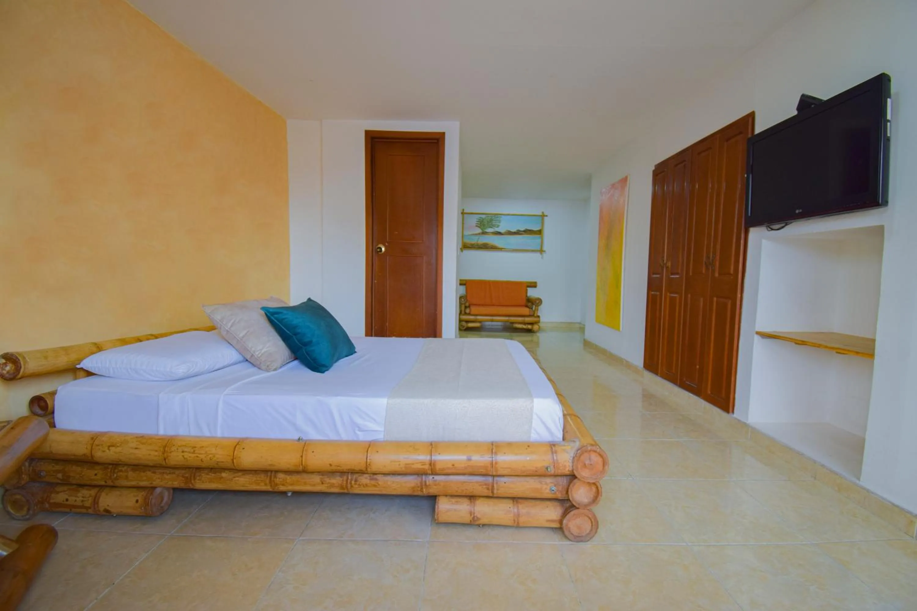 Bed in Hotel Toledo Plaza