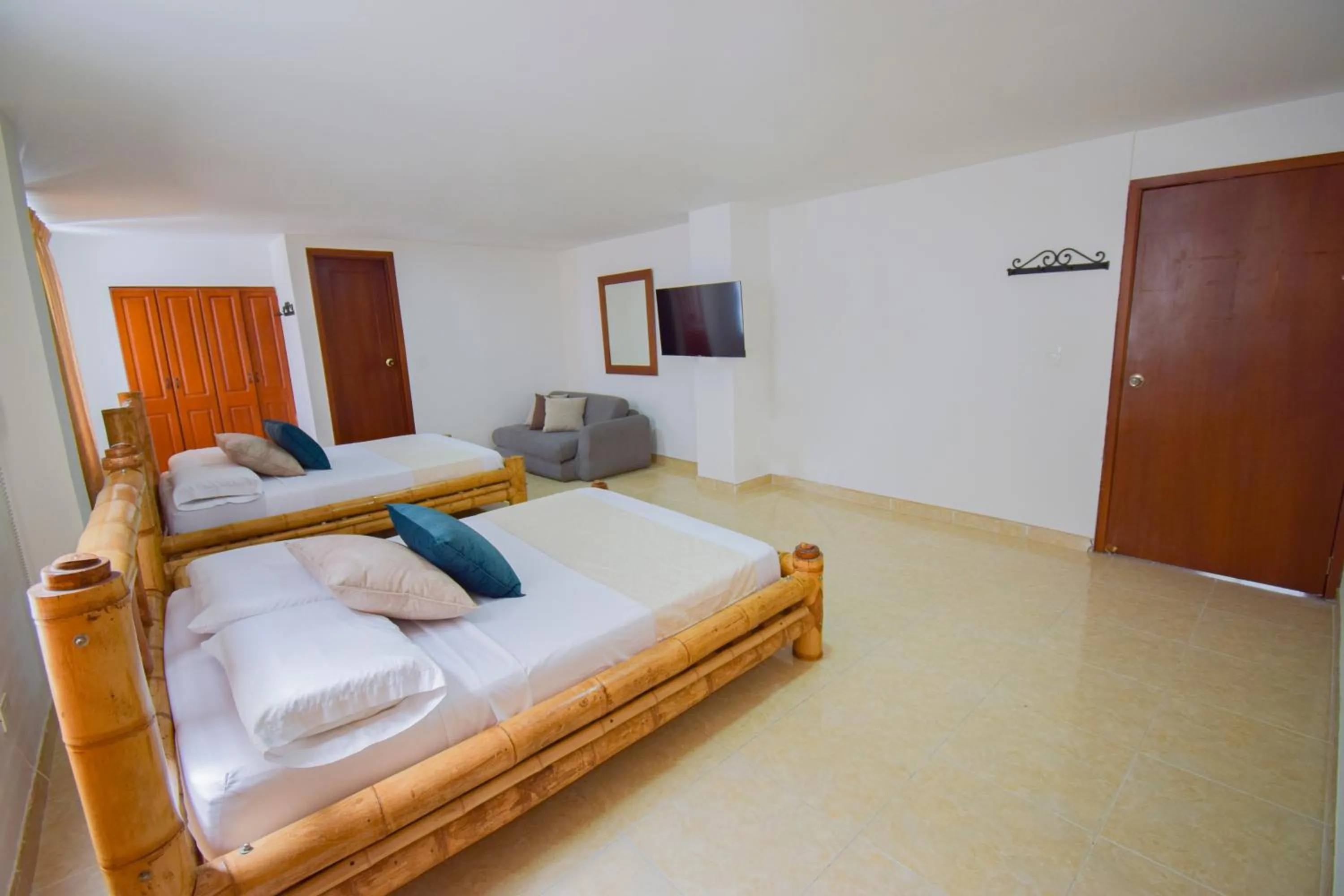 Bed in Hotel Toledo Plaza