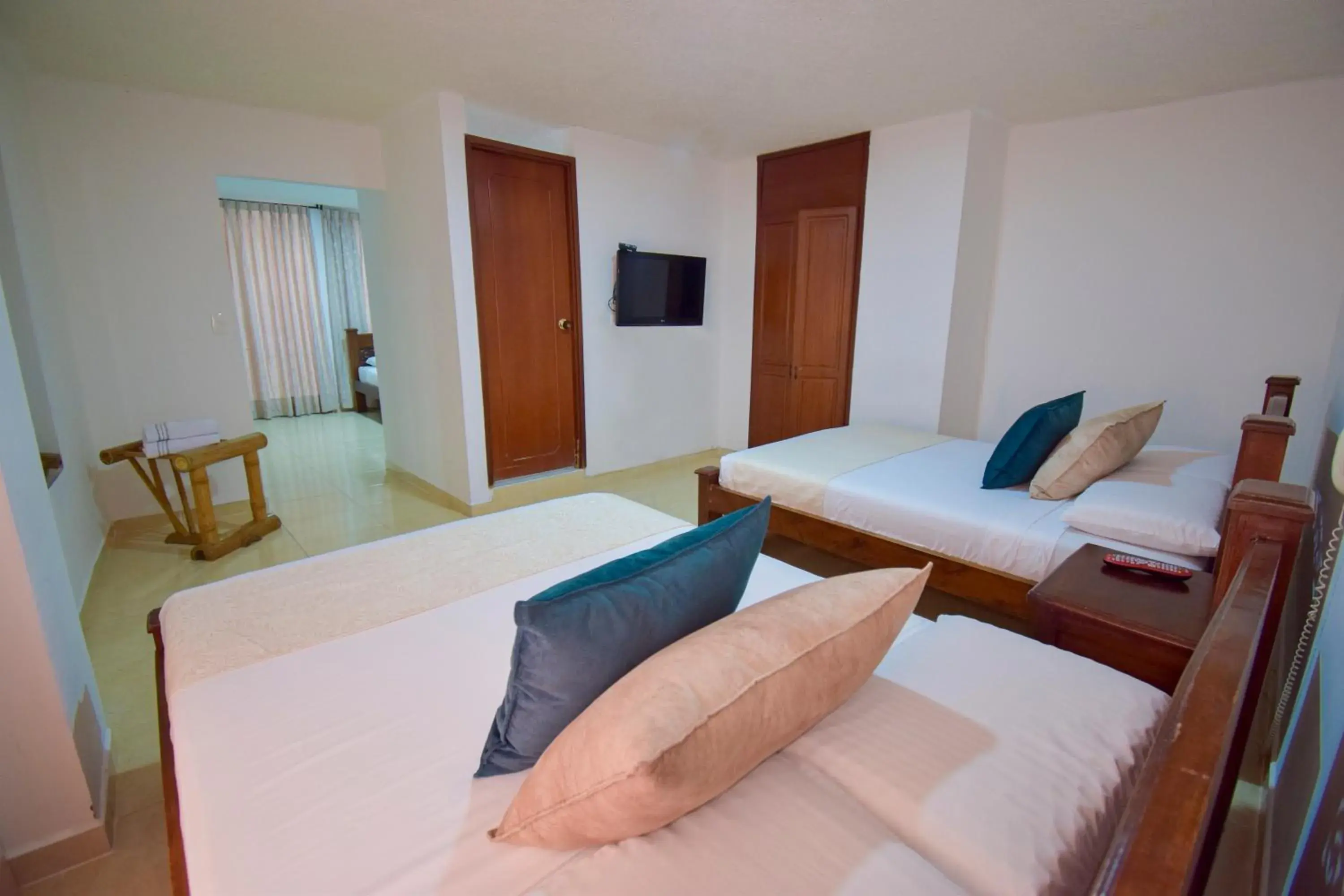 Family Room in Hotel Toledo Plaza Family Room in Hotel Toledo Plaza