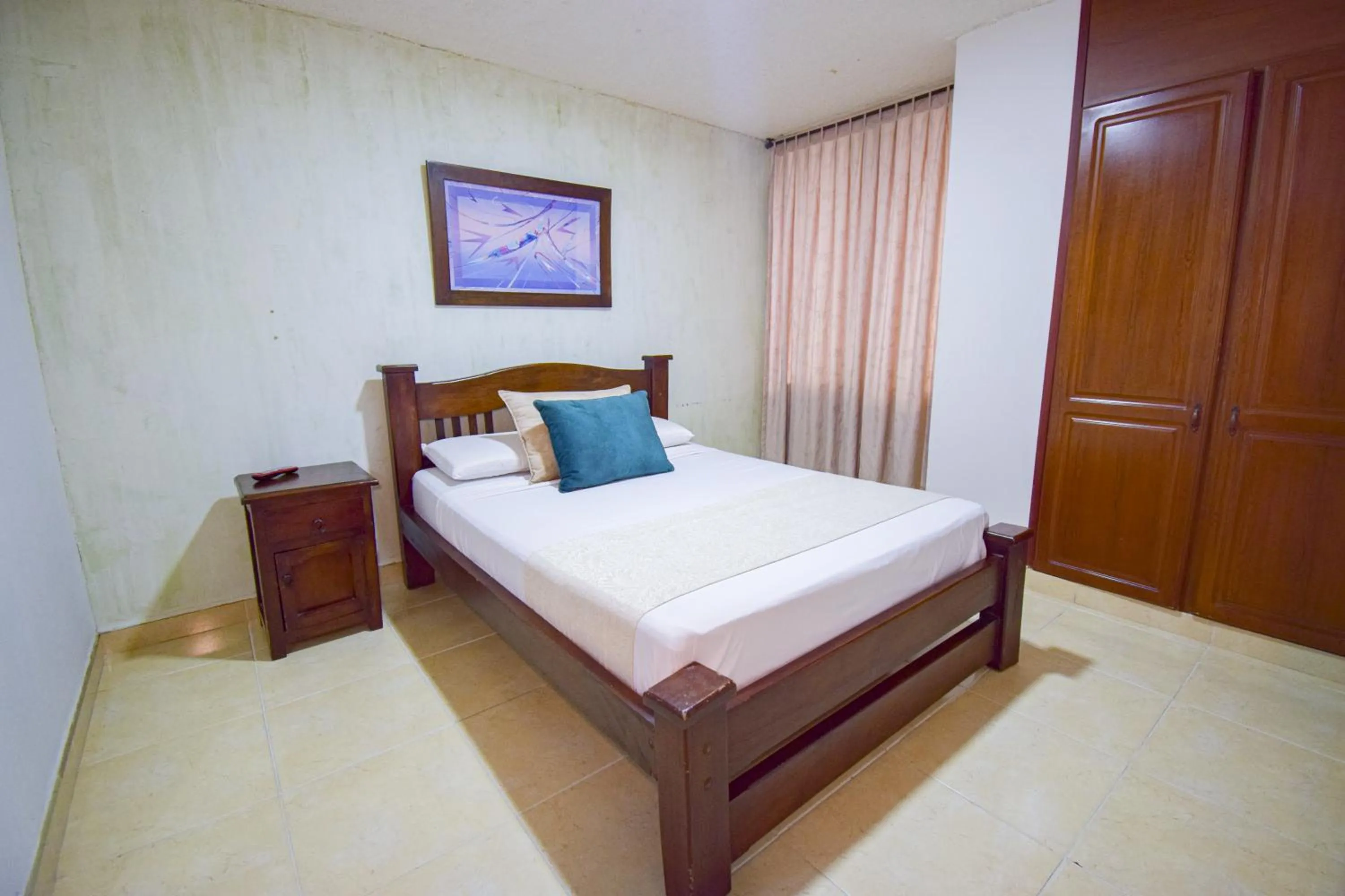 Bed in Hotel Toledo Plaza