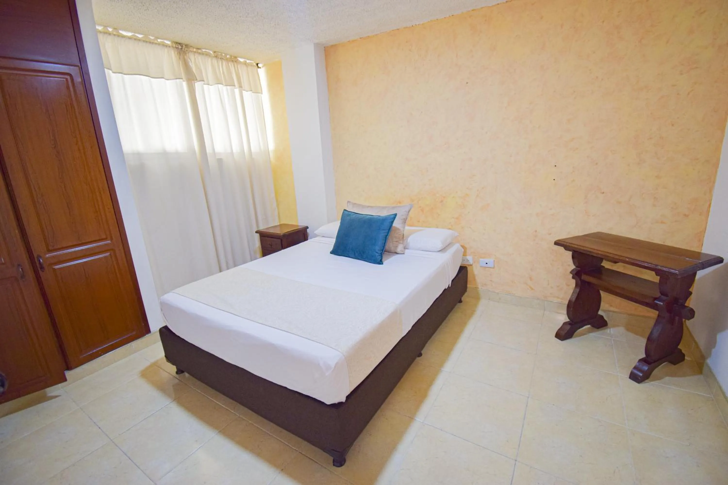 Bed in Hotel Toledo Plaza