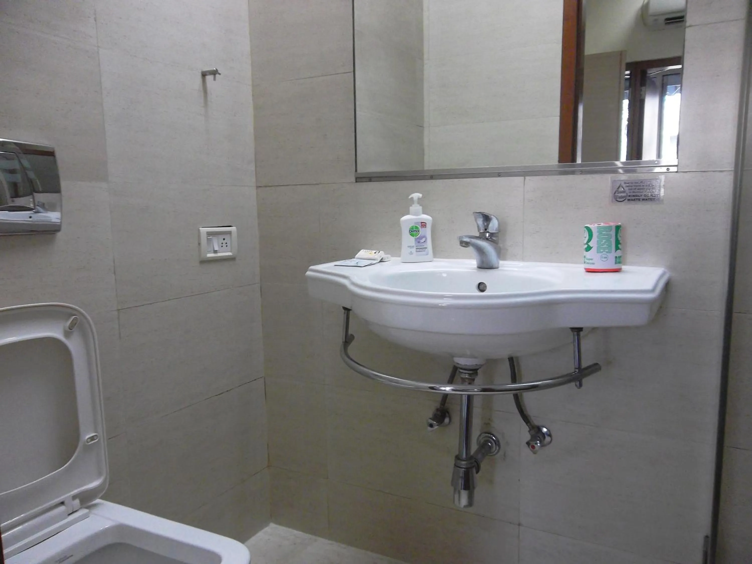 Bathroom in Elphinstone Hotel