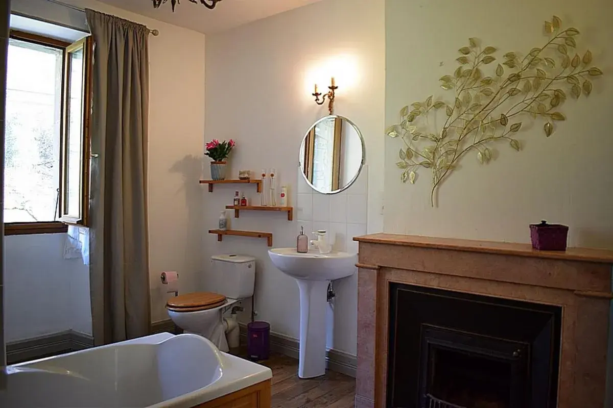 Double Room with Pool View - single occupancy in Autour du Soleil Double Room with Pool View - single occupancy in Autour du Soleil