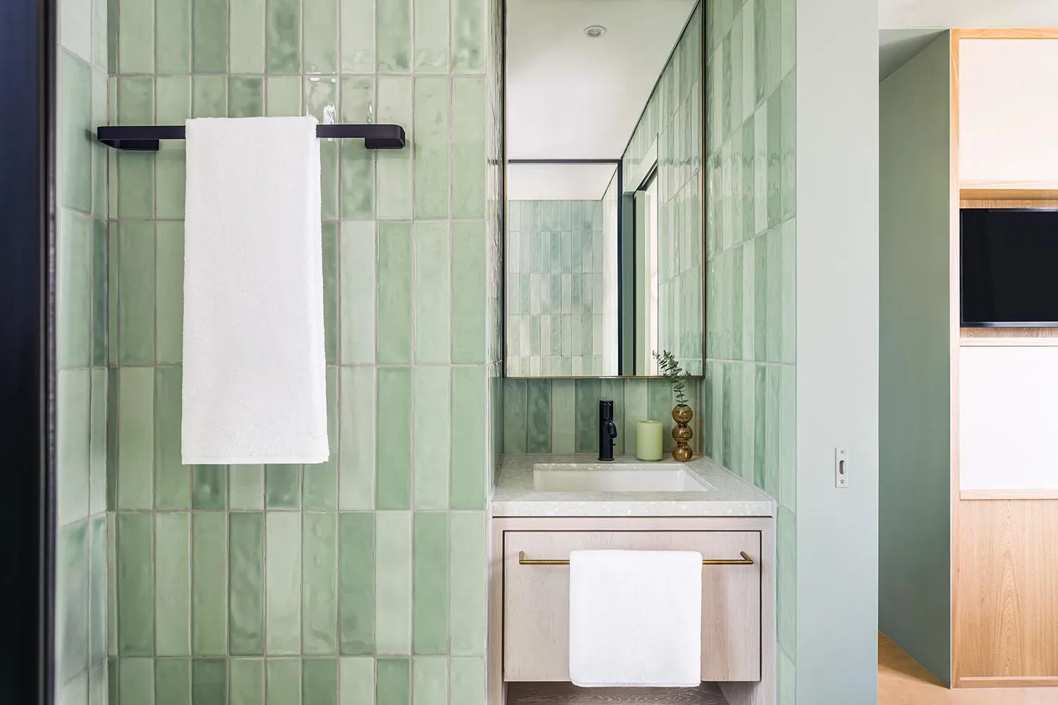 Shower in YING'nFLO, Hong Kong, Wan Chai