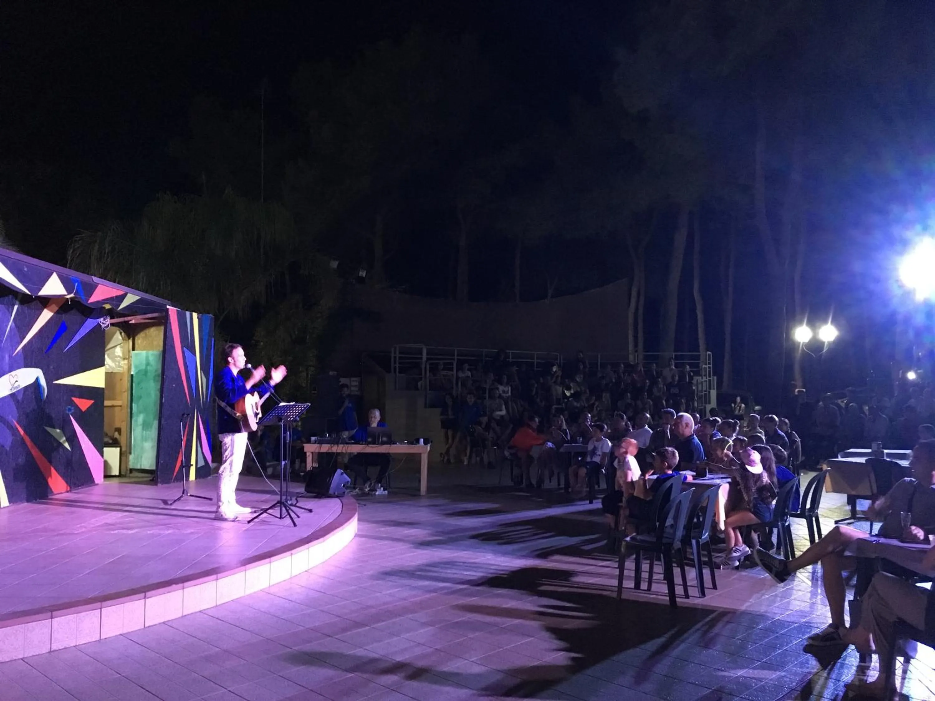 Evening entertainment in Riva dei Greci Camping Village