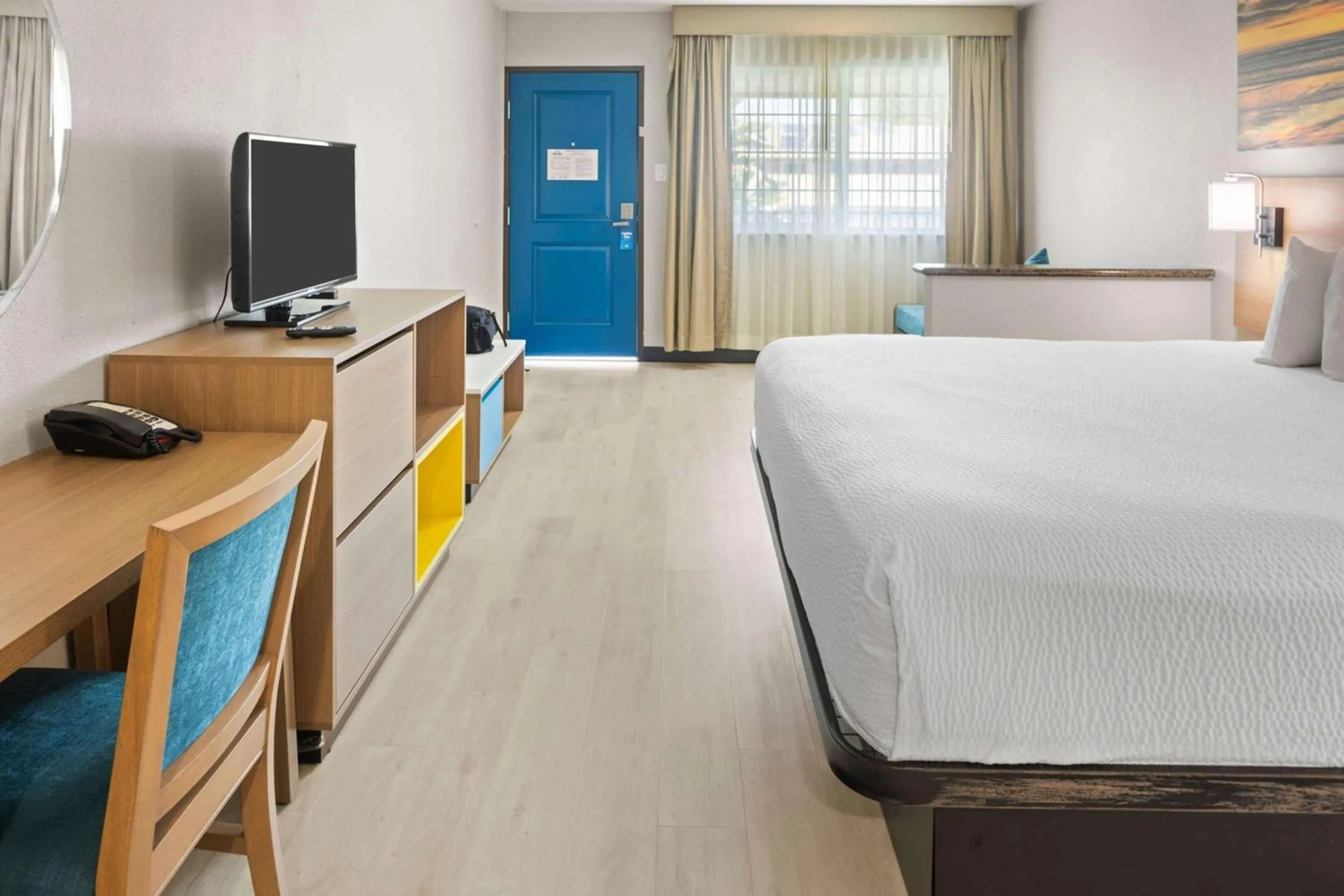 Photo of the whole room, Bed in Days Inn by Wyndham San Diego-East/El Cajon