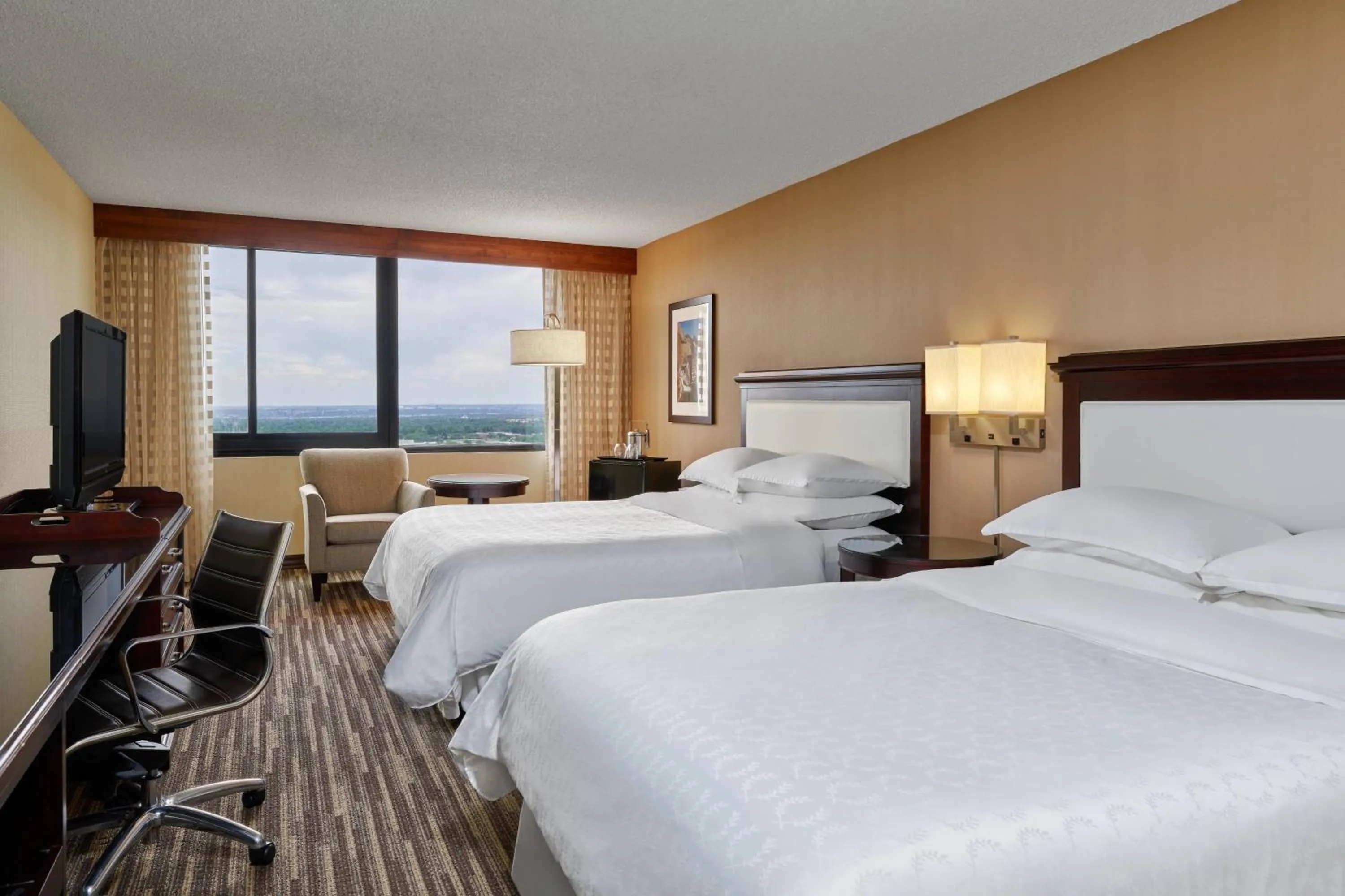 Photo of the whole room, Bed in Sheraton Denver West Hotel