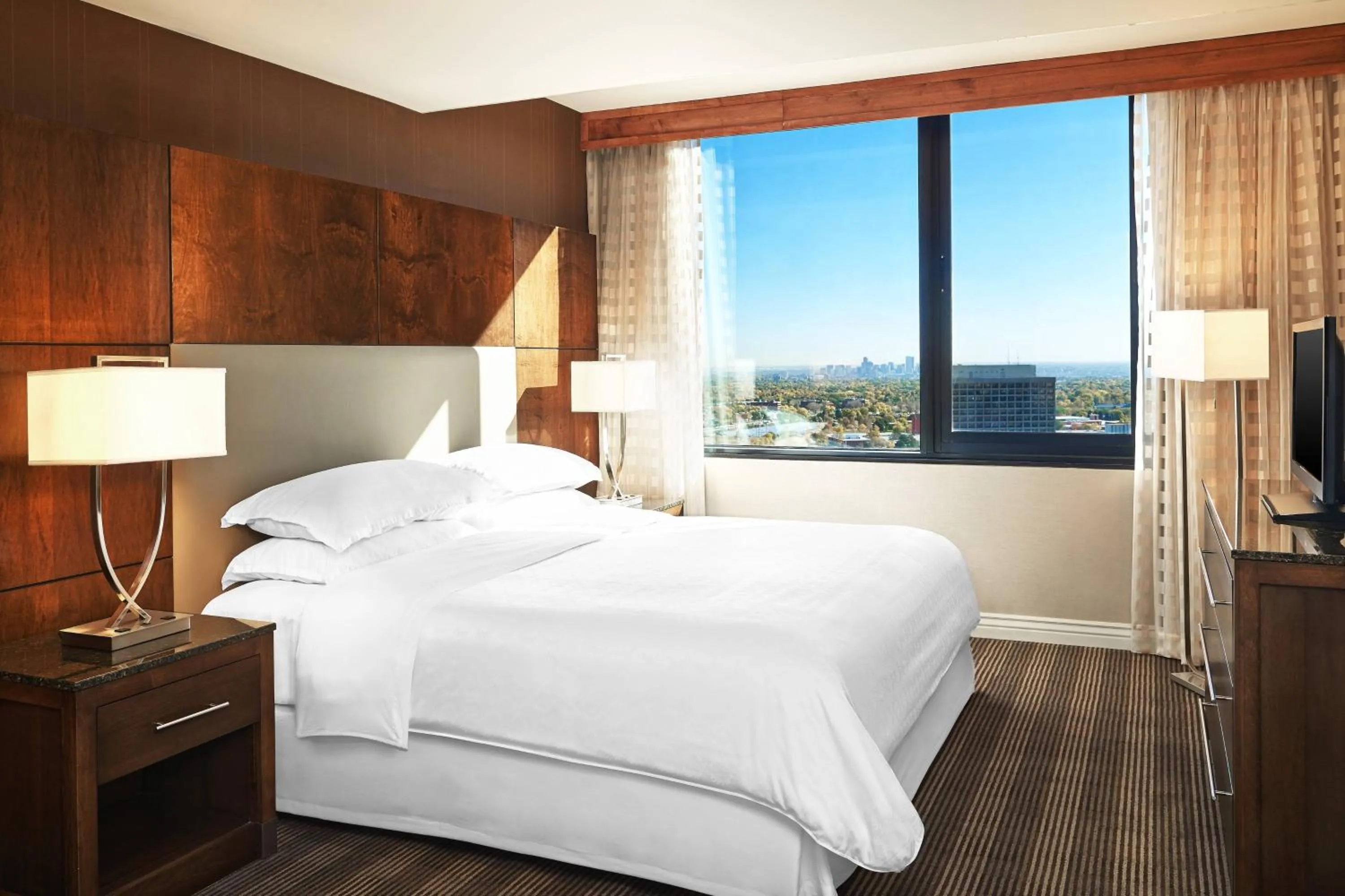 Bedroom, Bed in Sheraton Denver West Hotel