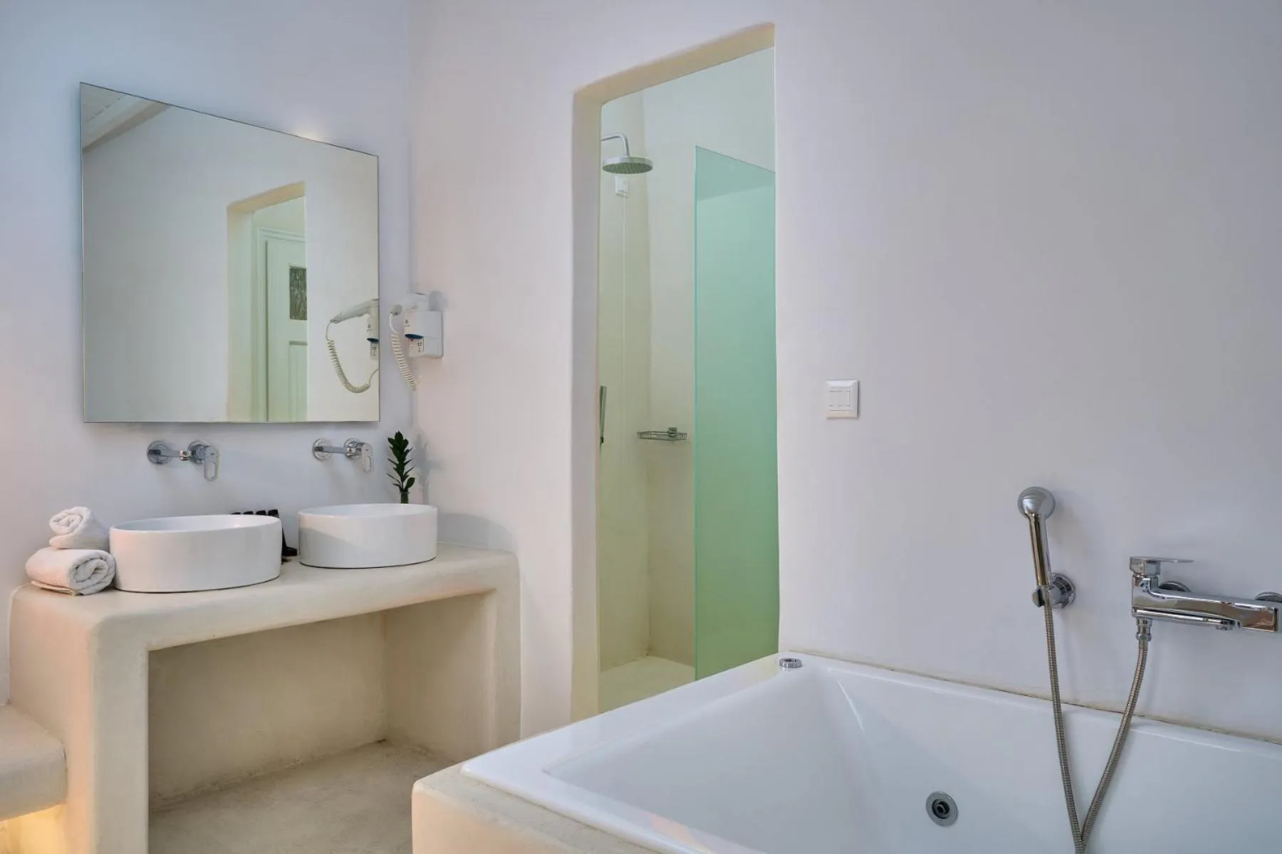 Shower in Paolas Τown Boutique Hotel