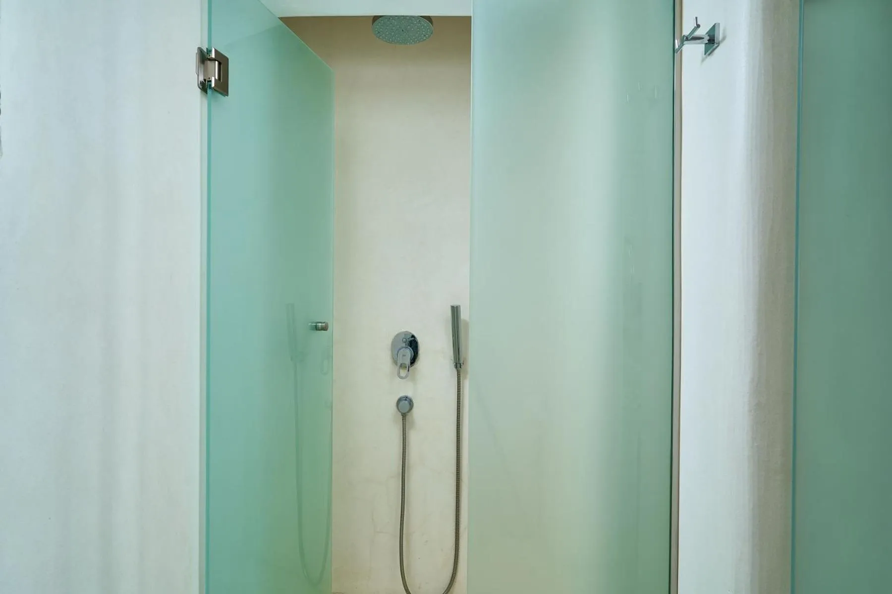 Shower in Paolas Τown Boutique Hotel