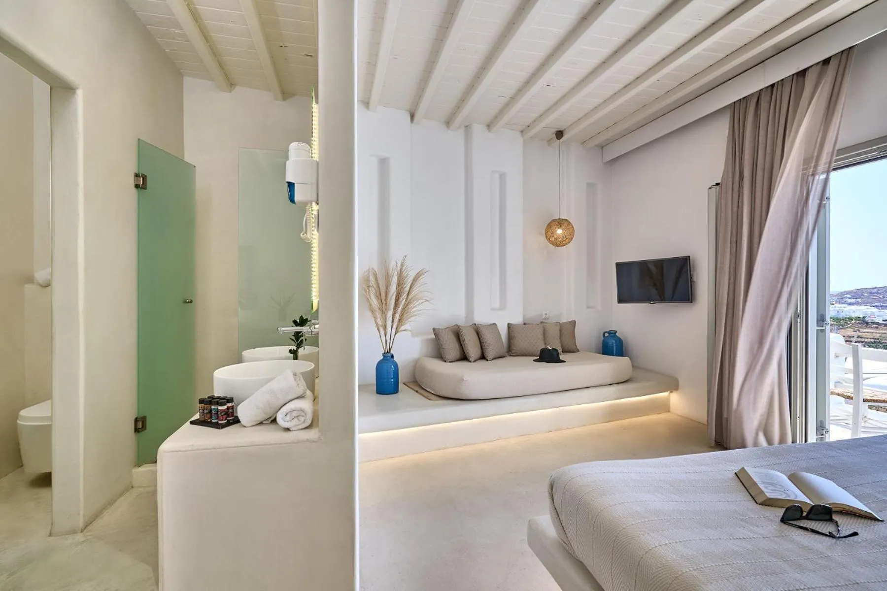 Shower in Paolas Τown Boutique Hotel