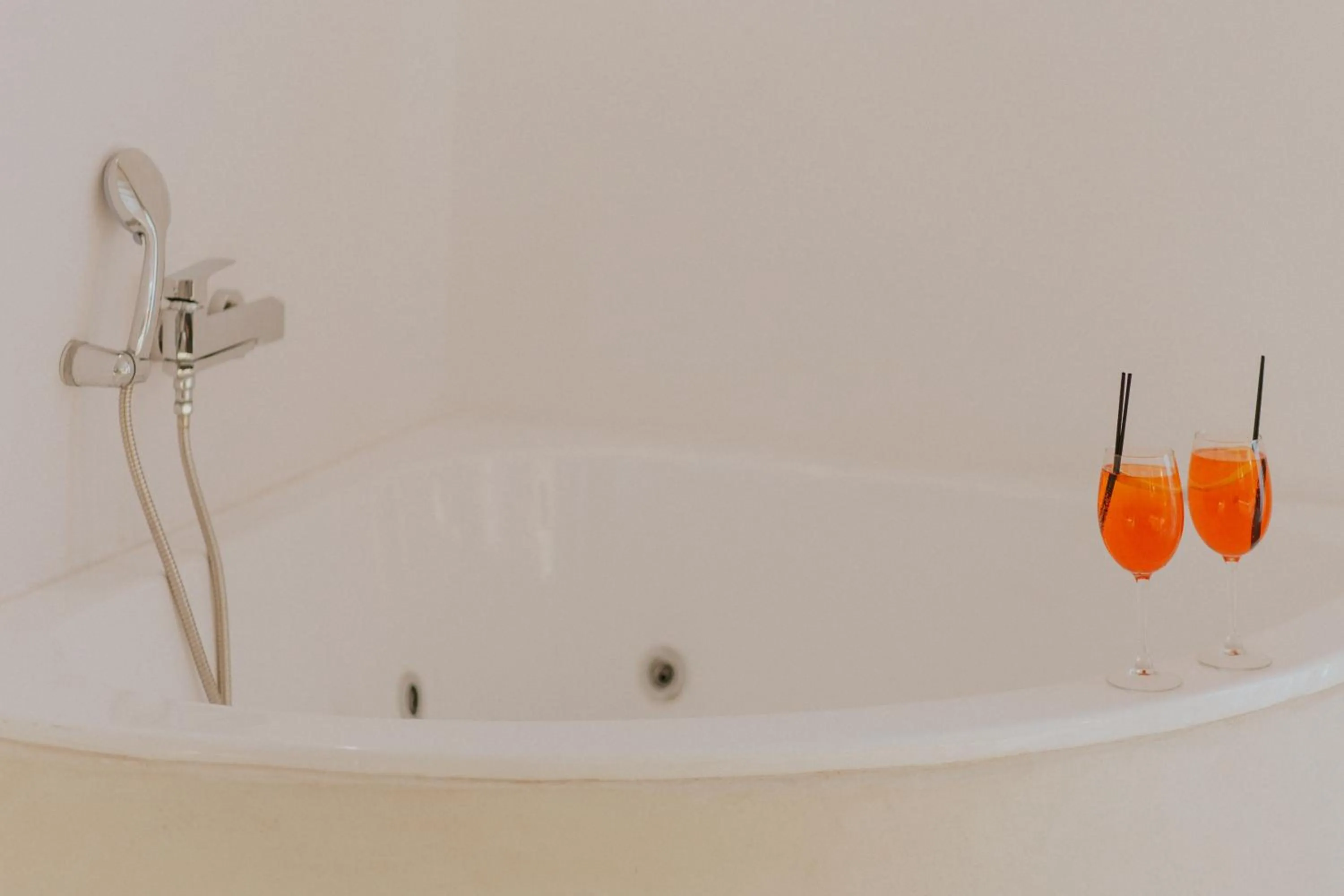 Hot Tub in Paolas Τown Boutique Hotel