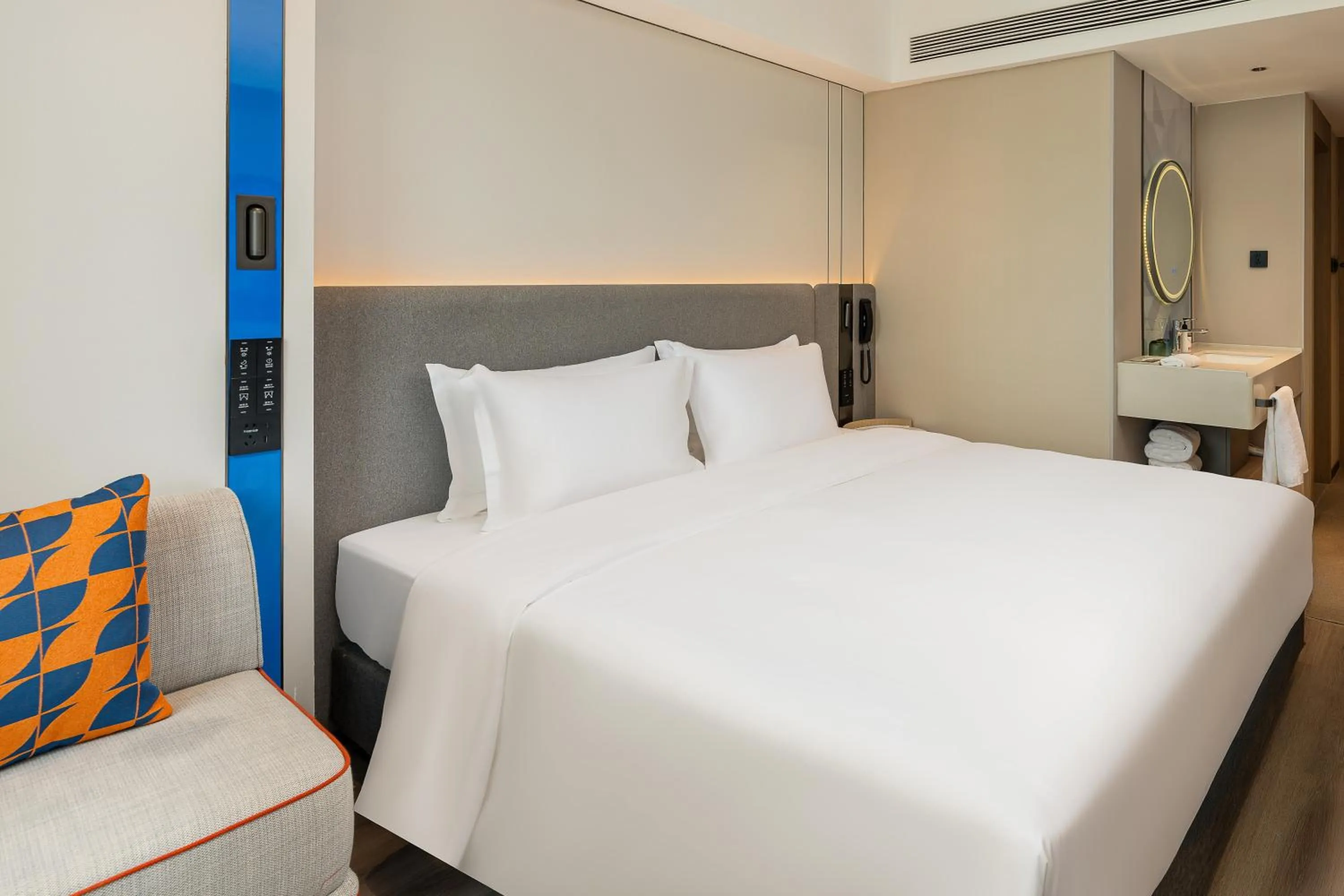 Bed in Holiday Inn Express Guiyang Downtown by IHG
