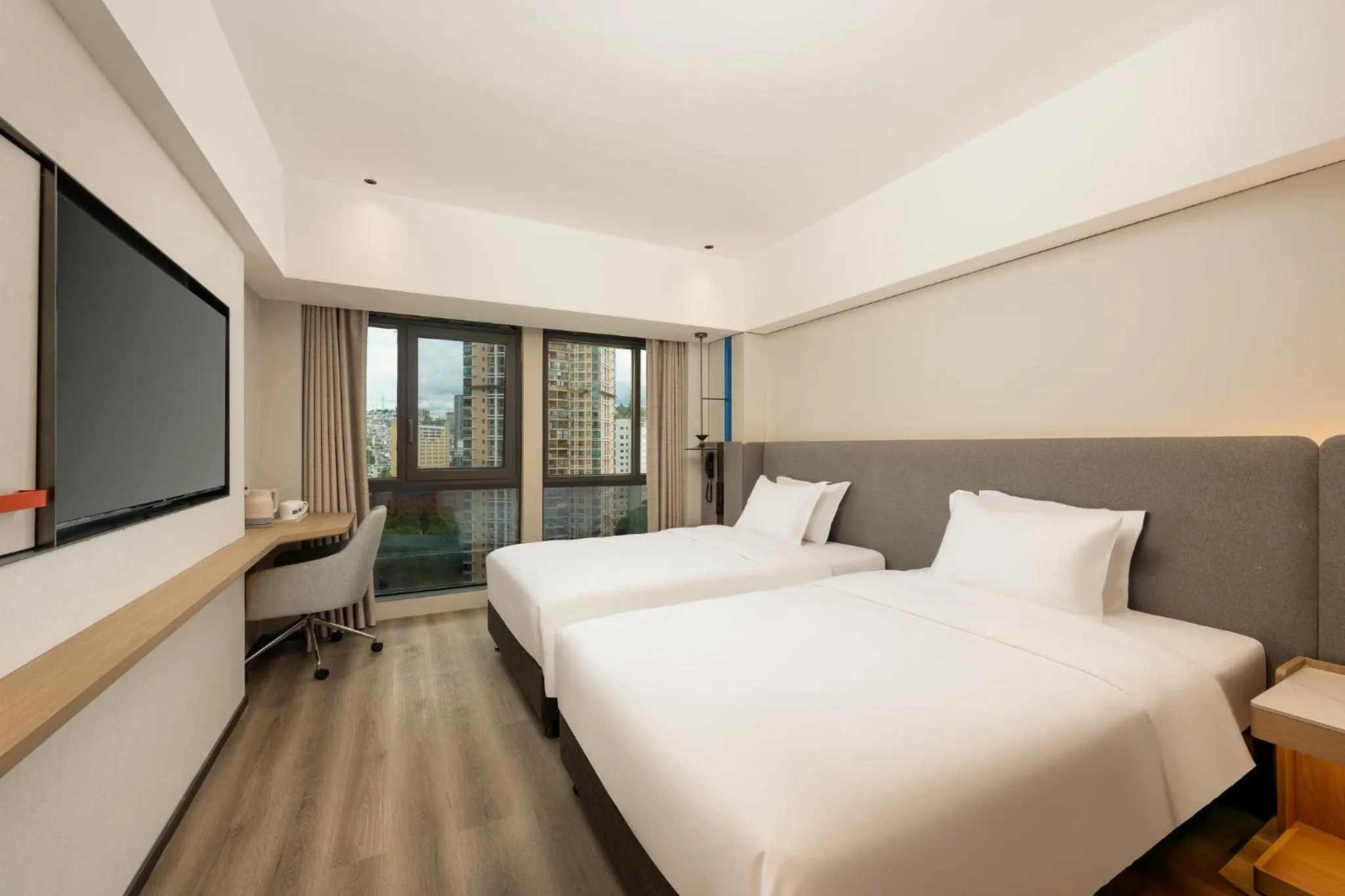 Photo of the whole room, Bed in Holiday Inn Express Guiyang Downtown by IHG