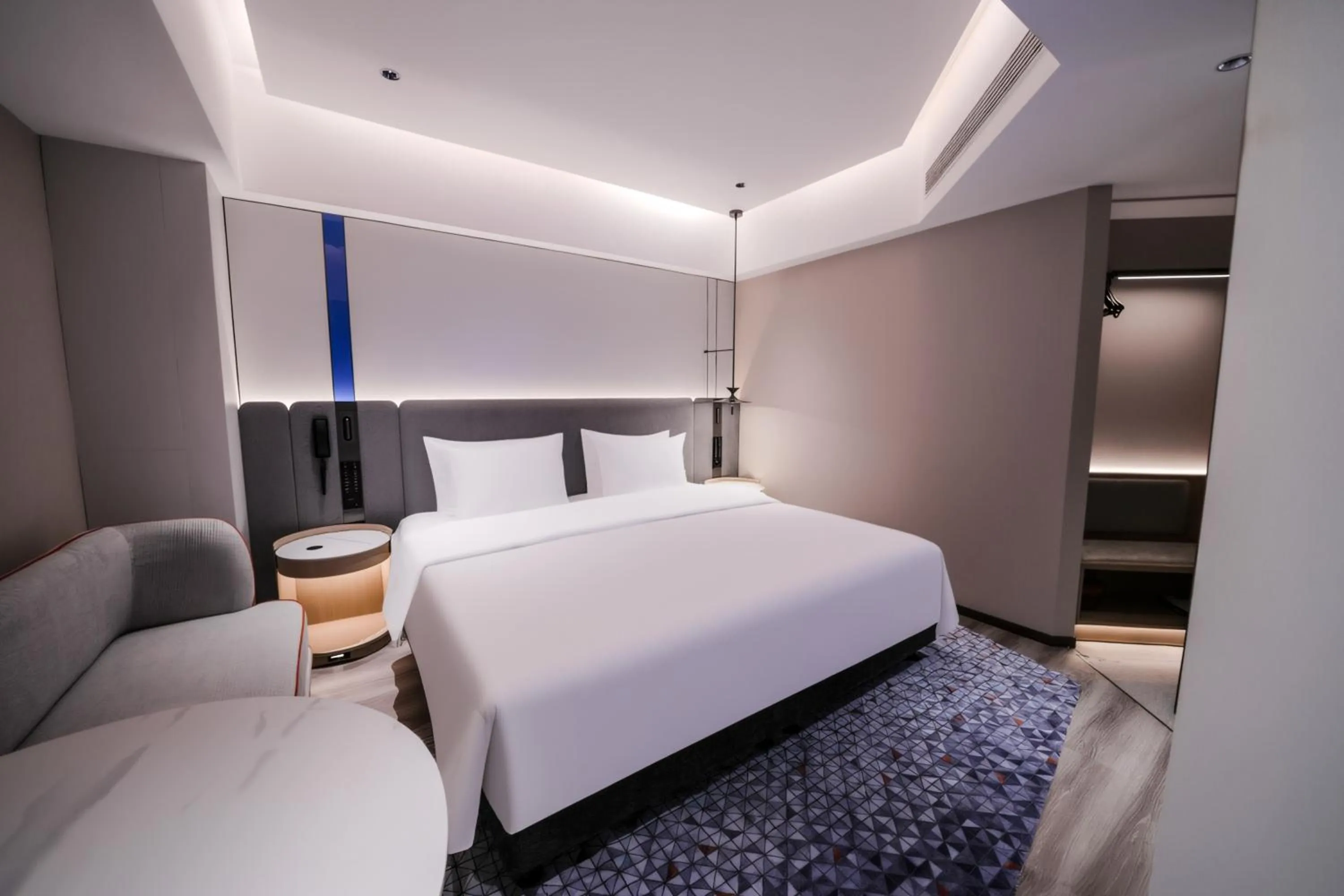 Bed in Holiday Inn Express Guiyang Downtown by IHG