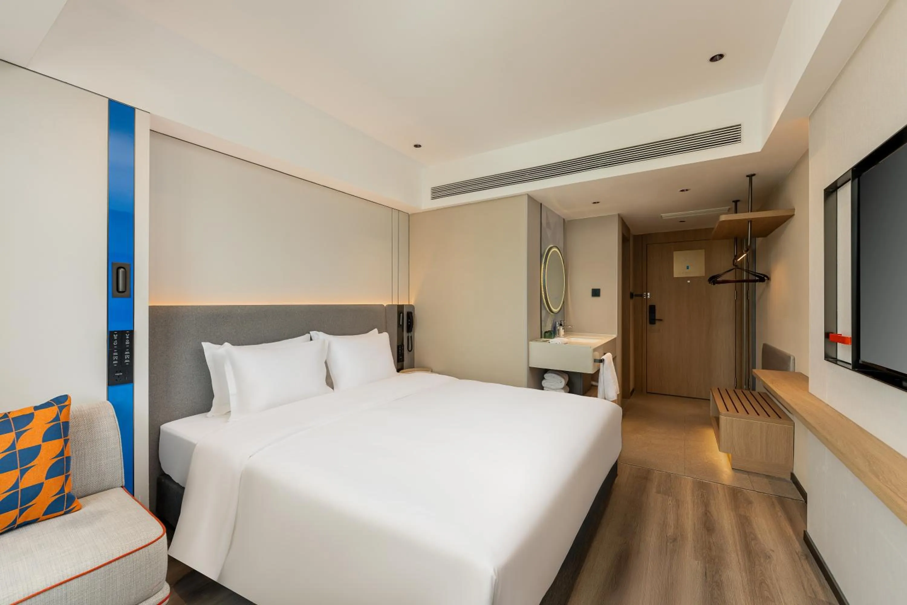 Standard King Room - Accessible in Holiday Inn Express Guiyang Downtown by IHG