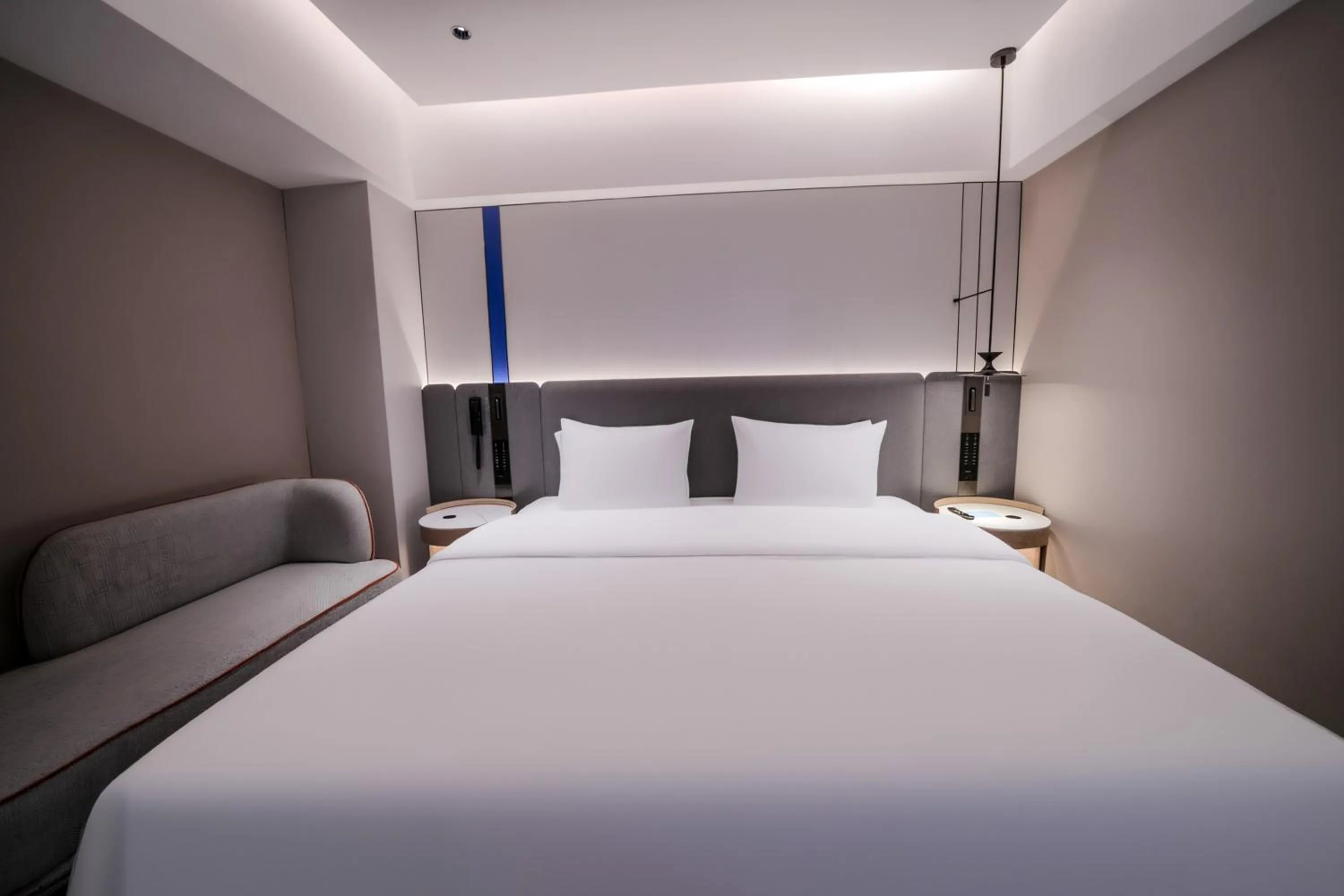 Bed in Holiday Inn Express Guiyang Downtown by IHG