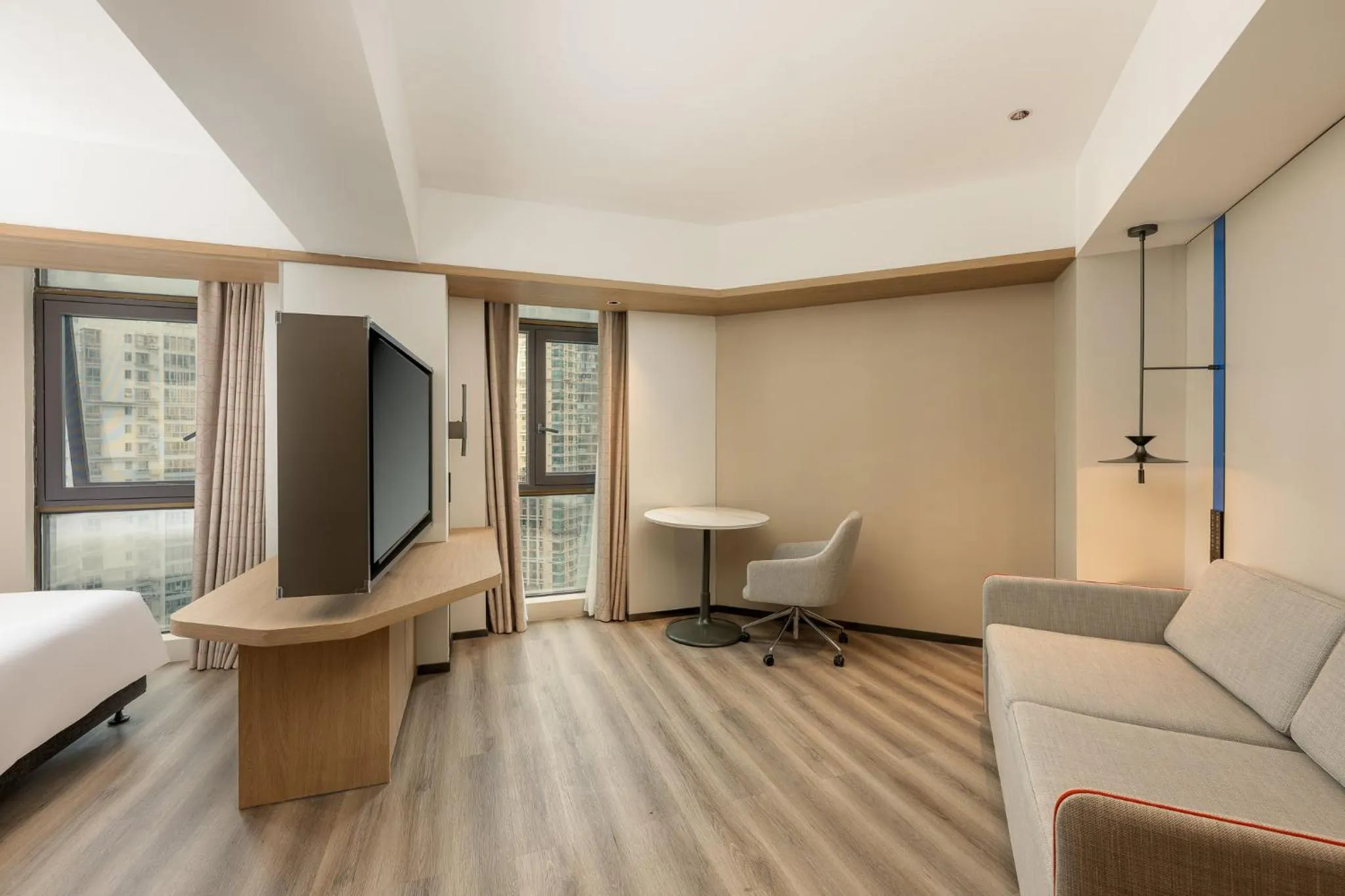 Photo of the whole room, Bed in Holiday Inn Express Guiyang Downtown by IHG