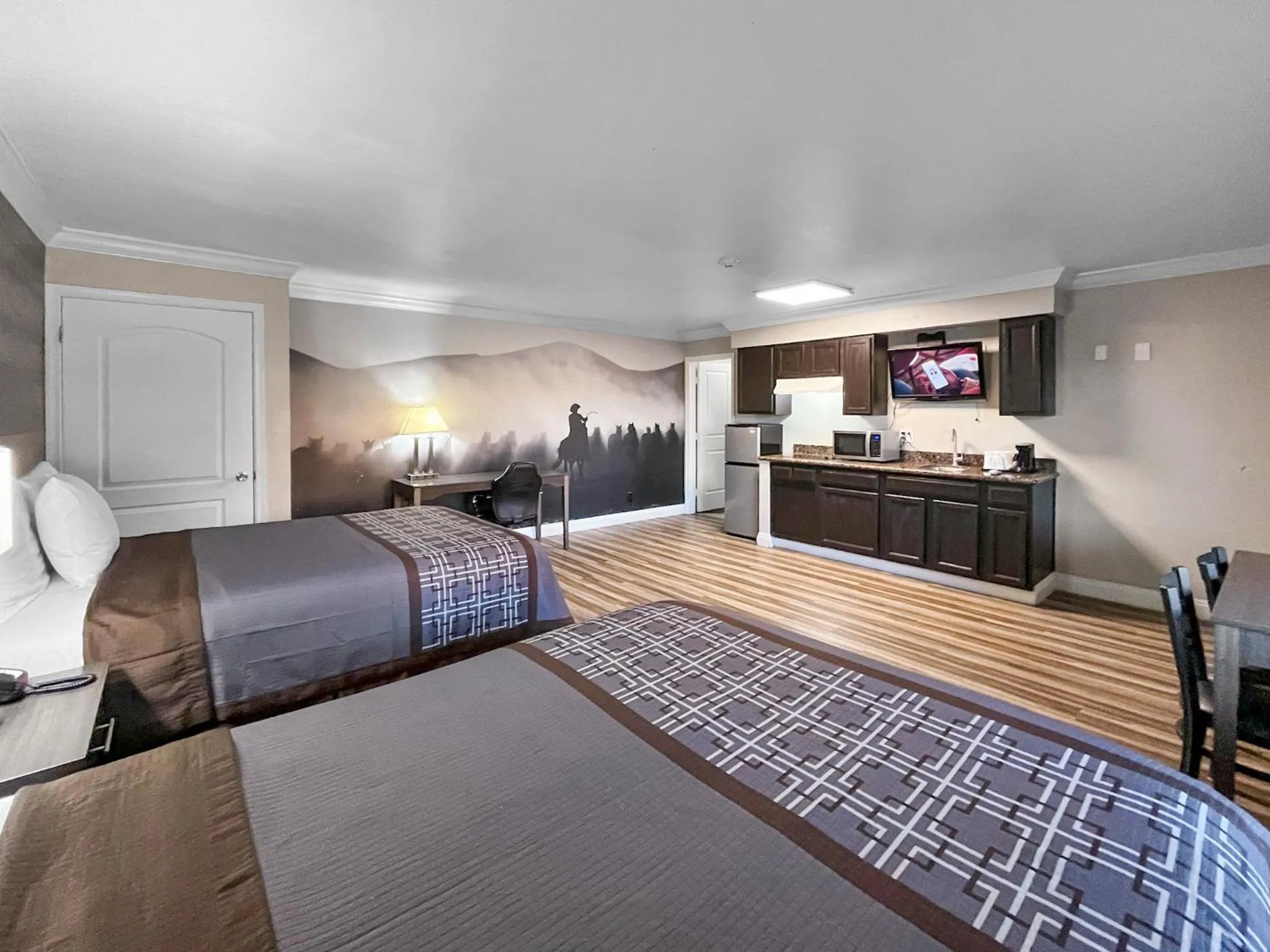 Photo of the whole room, Bed in Rodeo Lodge