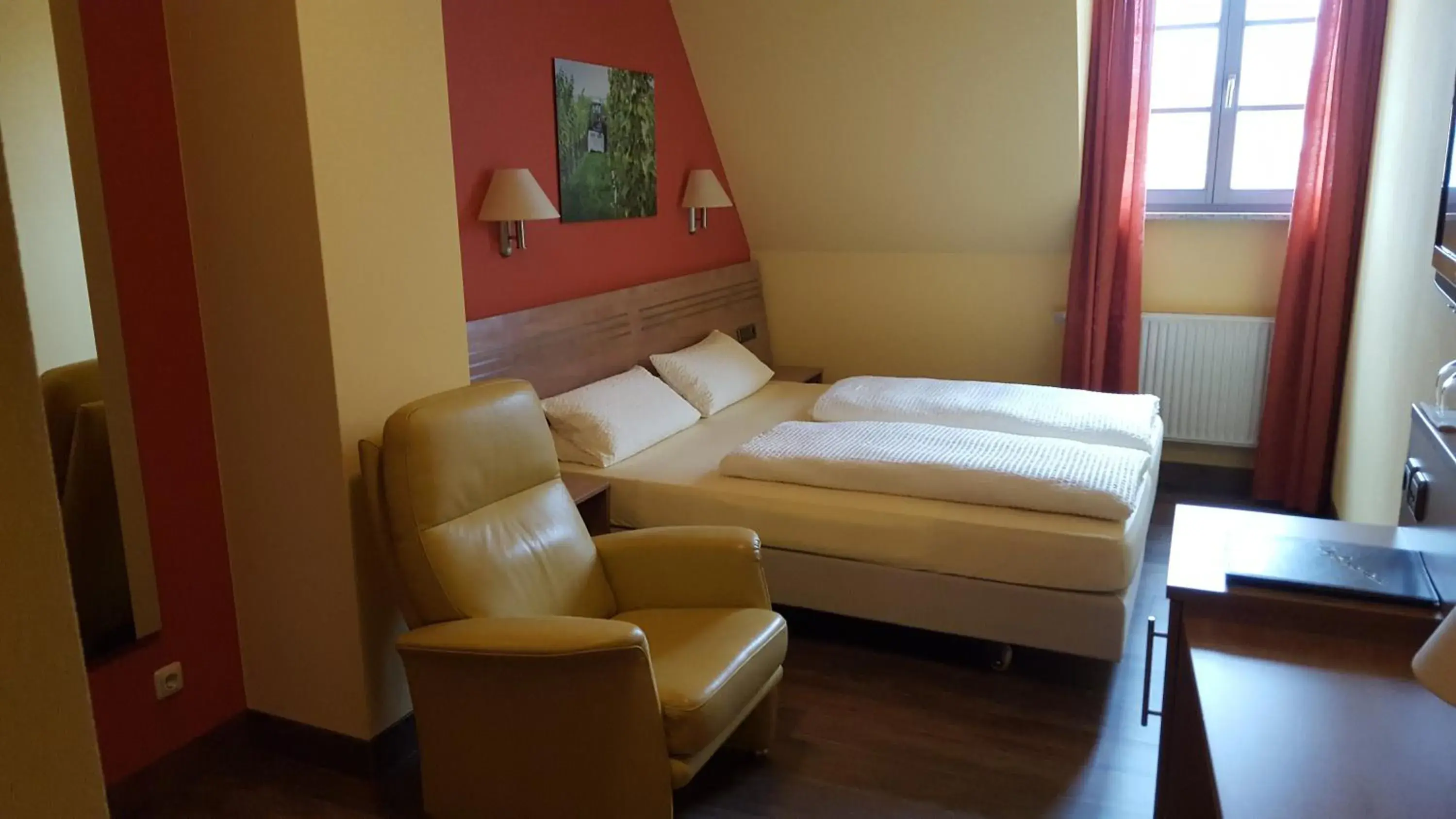 Standard Double Room - single occupancy in Der Patrizierhof - Weingut Gasthof Hotel - Familie Grebner Standard Double Room - single occupancy in Der Patrizierhof - Weingut Gasthof Hotel - Familie Grebner