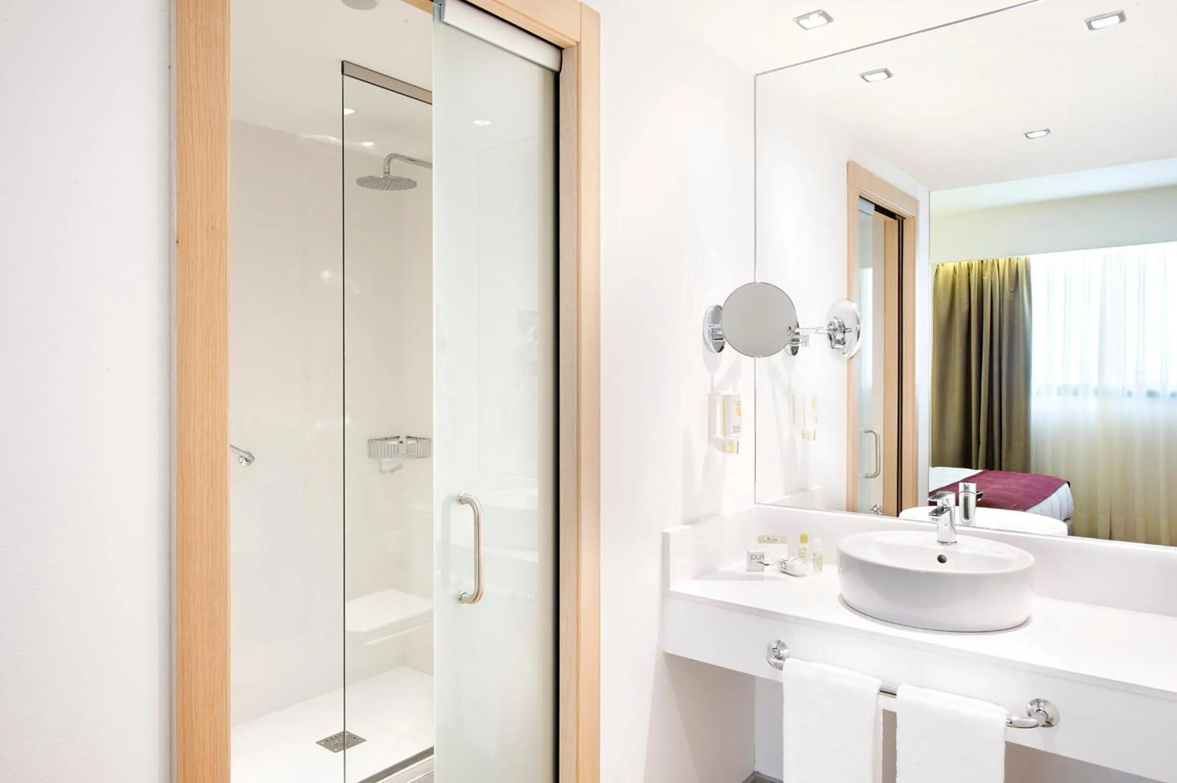 Bathroom in Sercotel Ciudad de Miranda