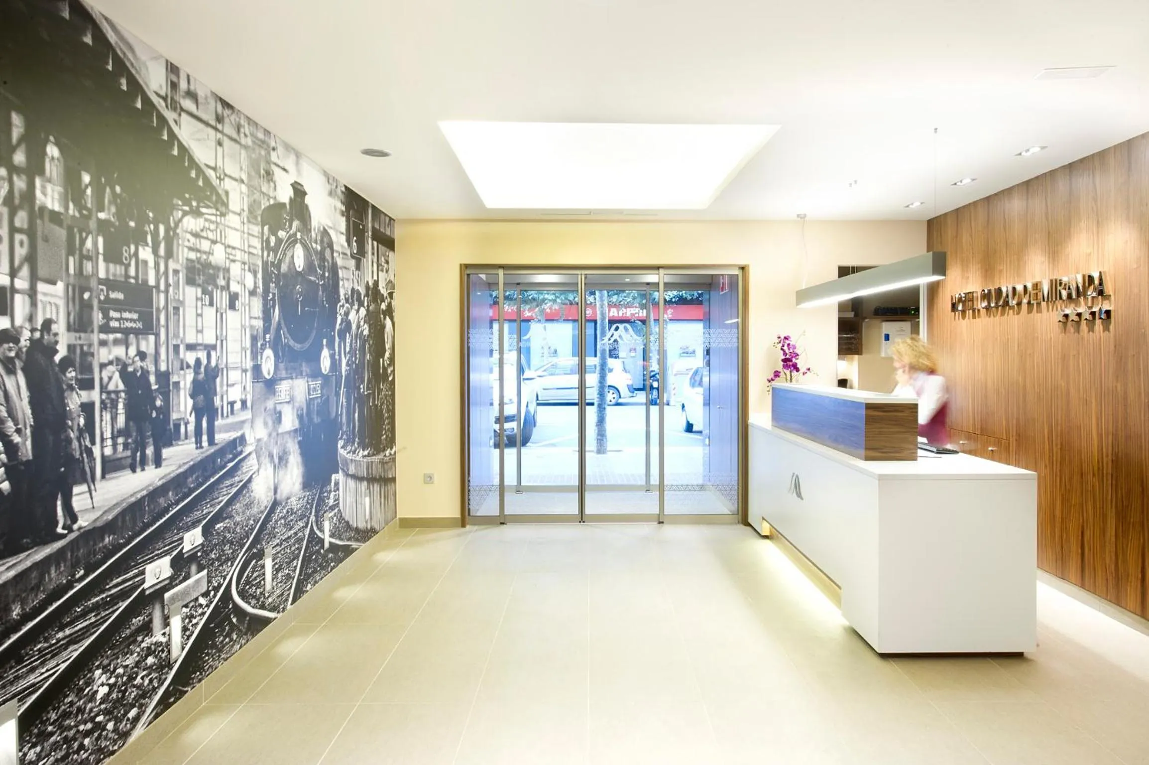 Lobby or reception in Sercotel Ciudad de Miranda