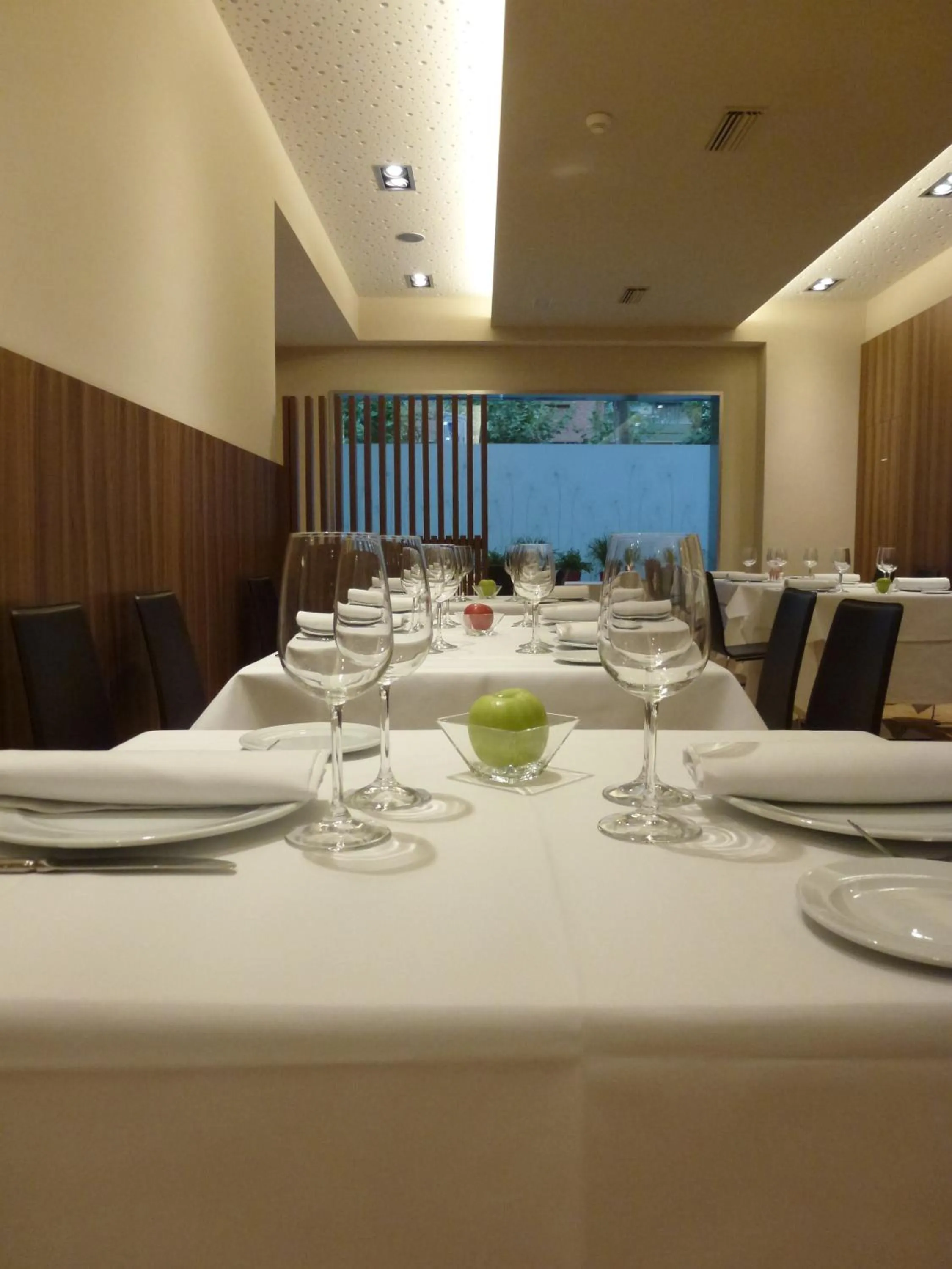 Restaurant/places to eat in Sercotel Ciudad de Miranda