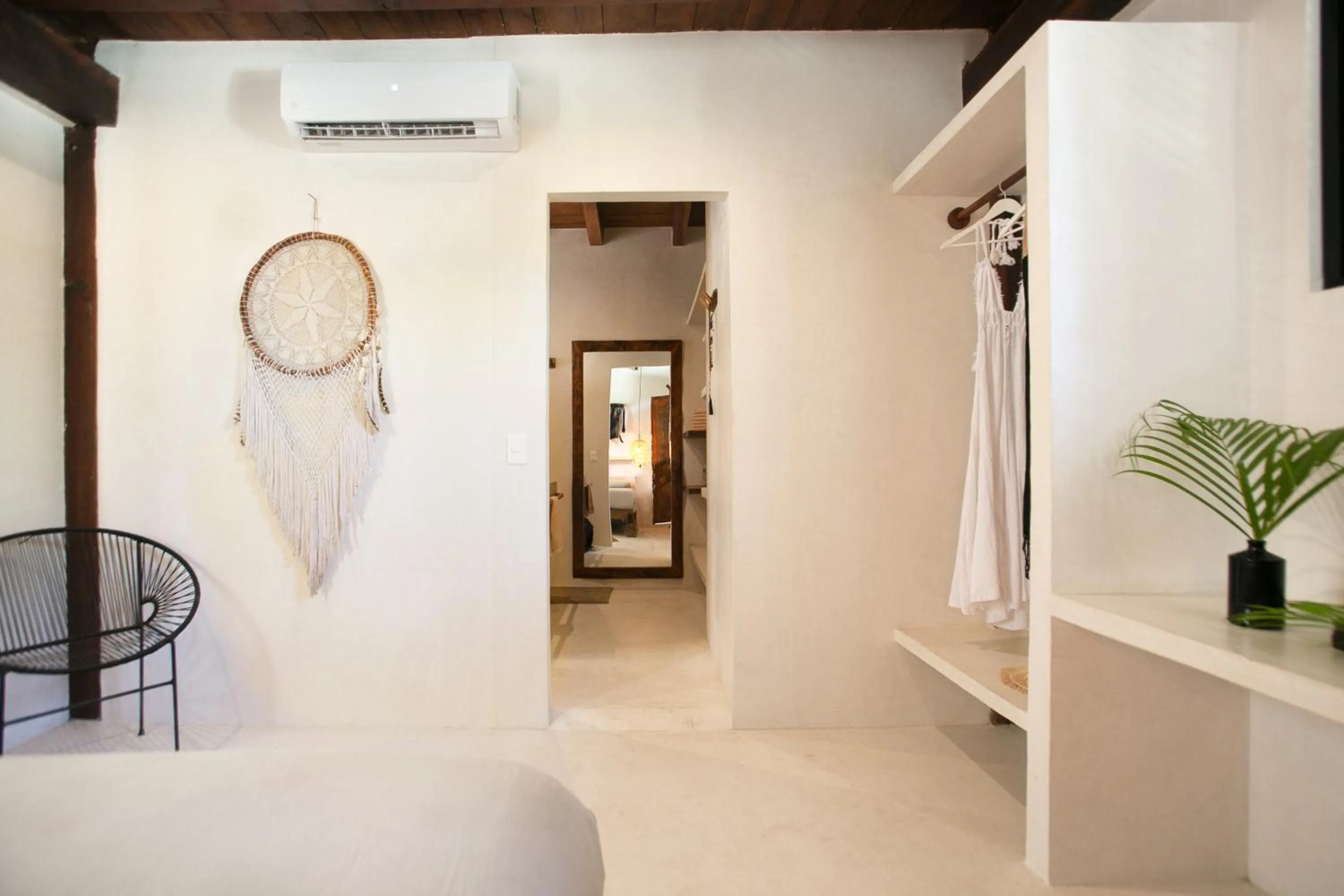 Seating area, Bed in Mohave Jungle Rooms