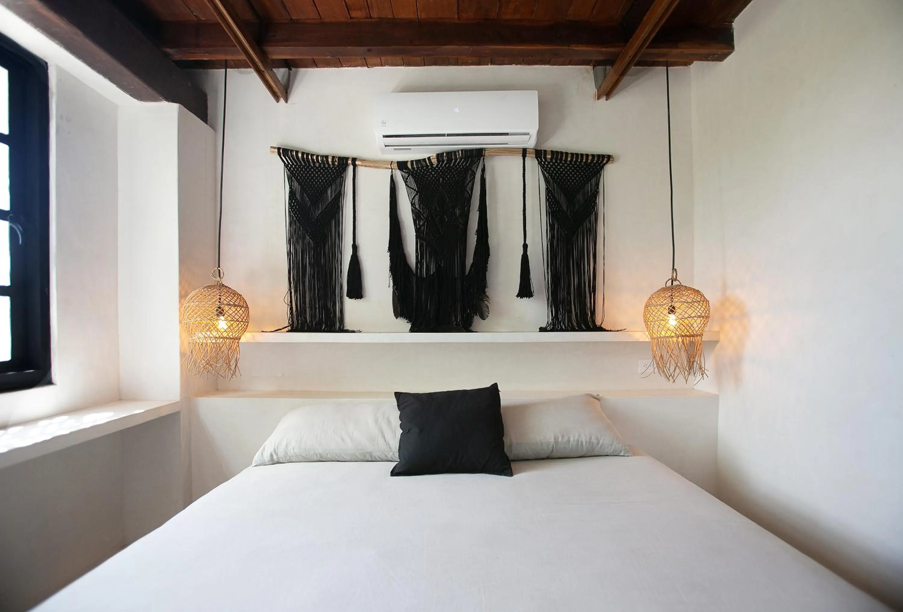 Bedroom, Bed in Mohave Jungle Rooms