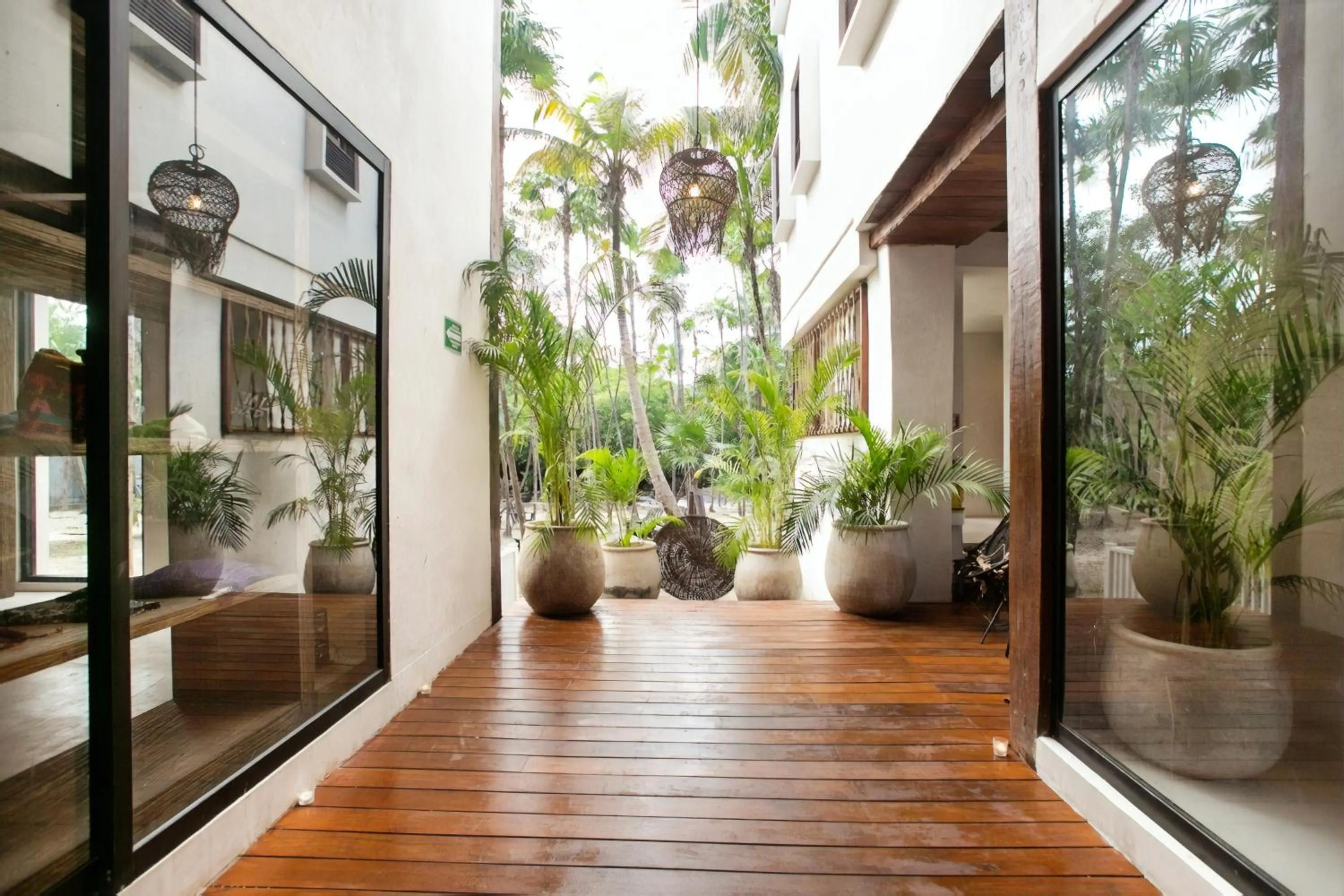 Facade/entrance in Mohave Jungle Rooms