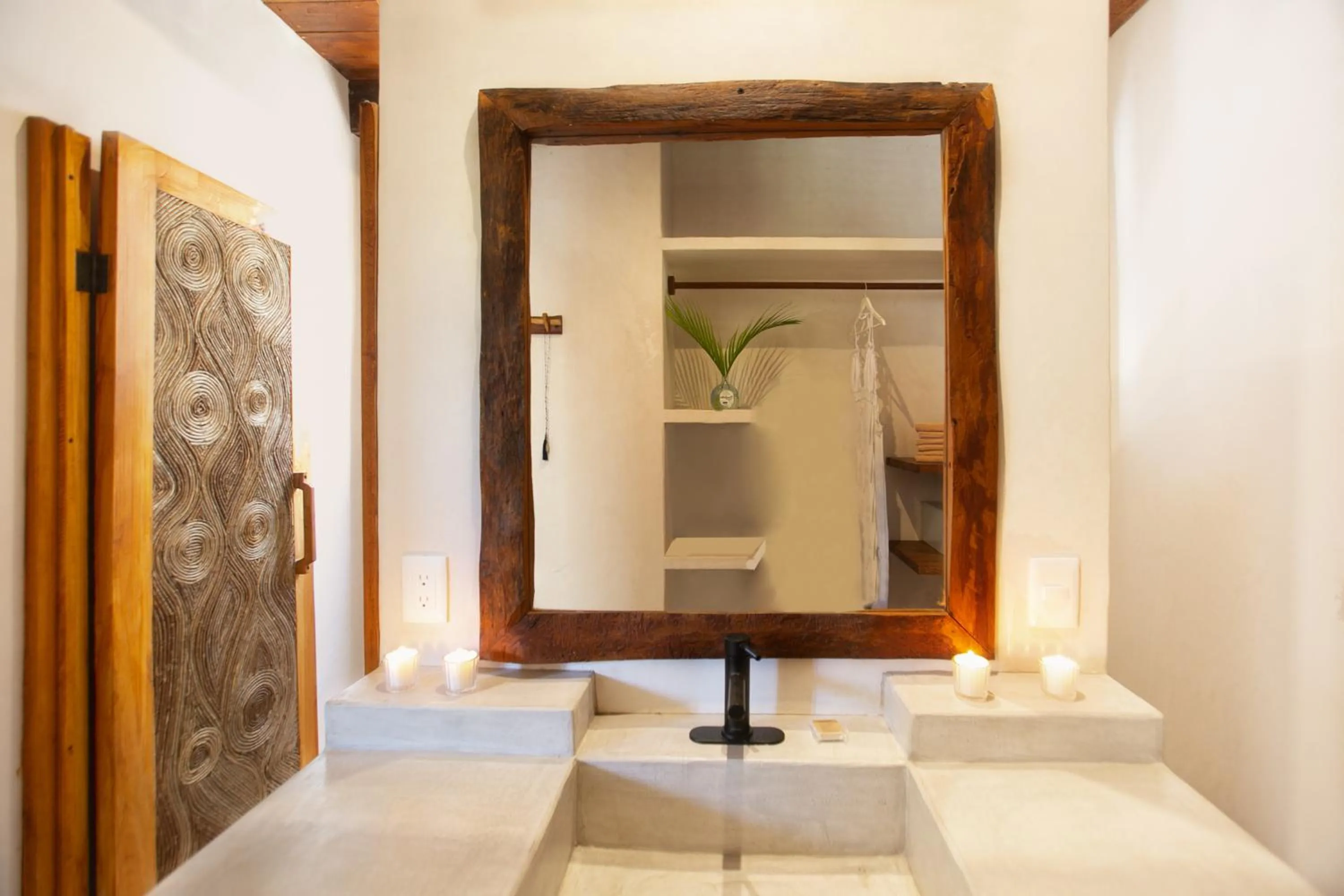 Bathroom in Mohave Jungle Rooms