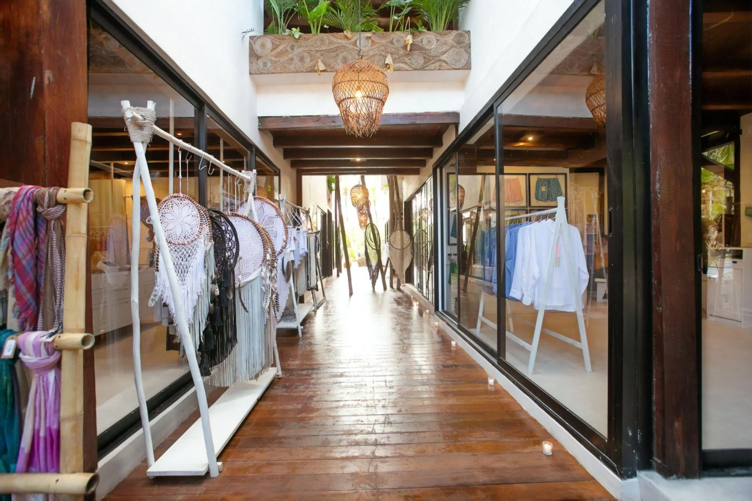 Facade/entrance in Mohave Jungle Rooms