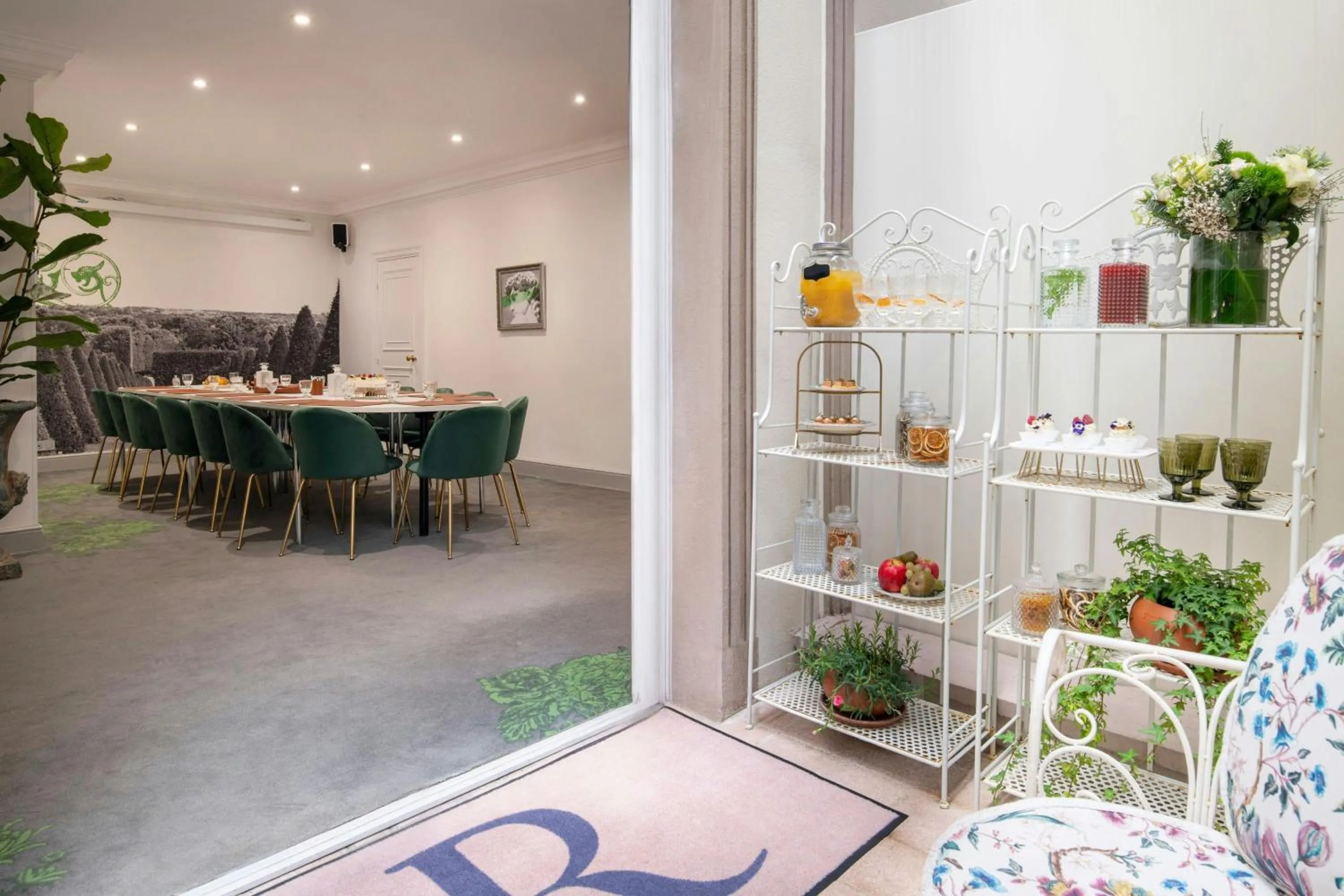 Meeting/conference room in Renaissance Paris Nobel Tour Eiffel Hotel