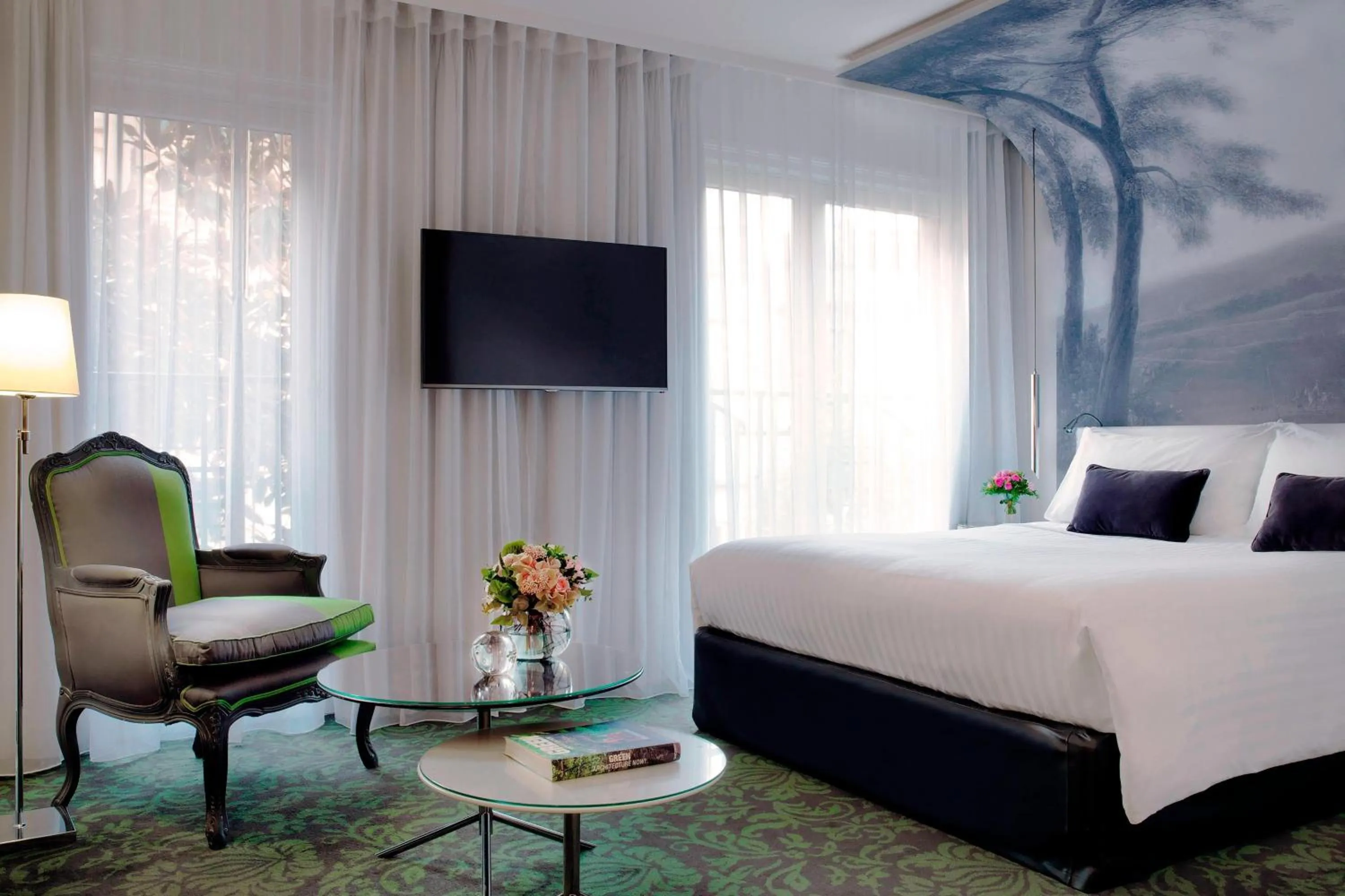 Photo of the whole room, Bed in Renaissance Paris Nobel Tour Eiffel Hotel