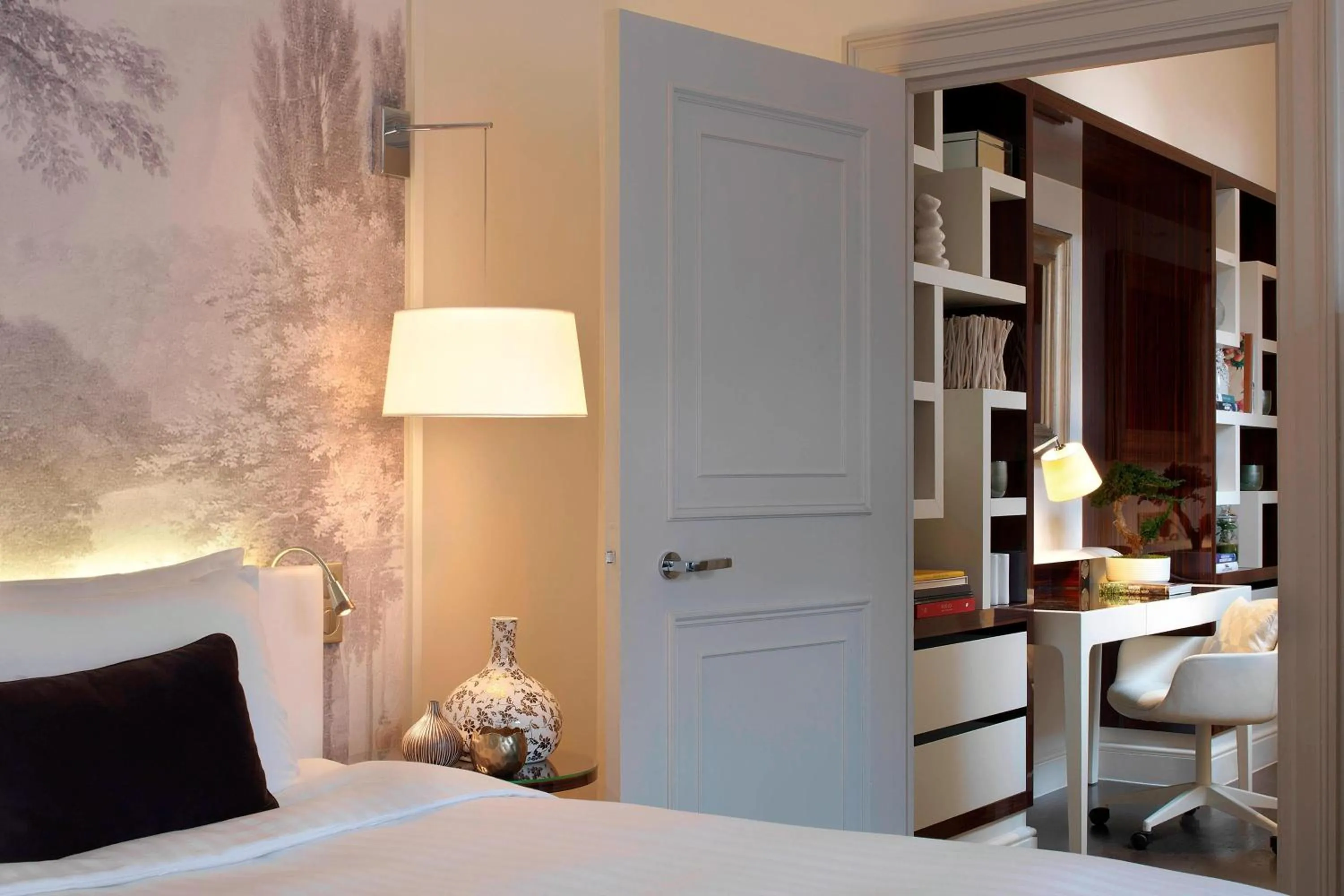 Bedroom, Bed in Renaissance Paris Nobel Tour Eiffel Hotel