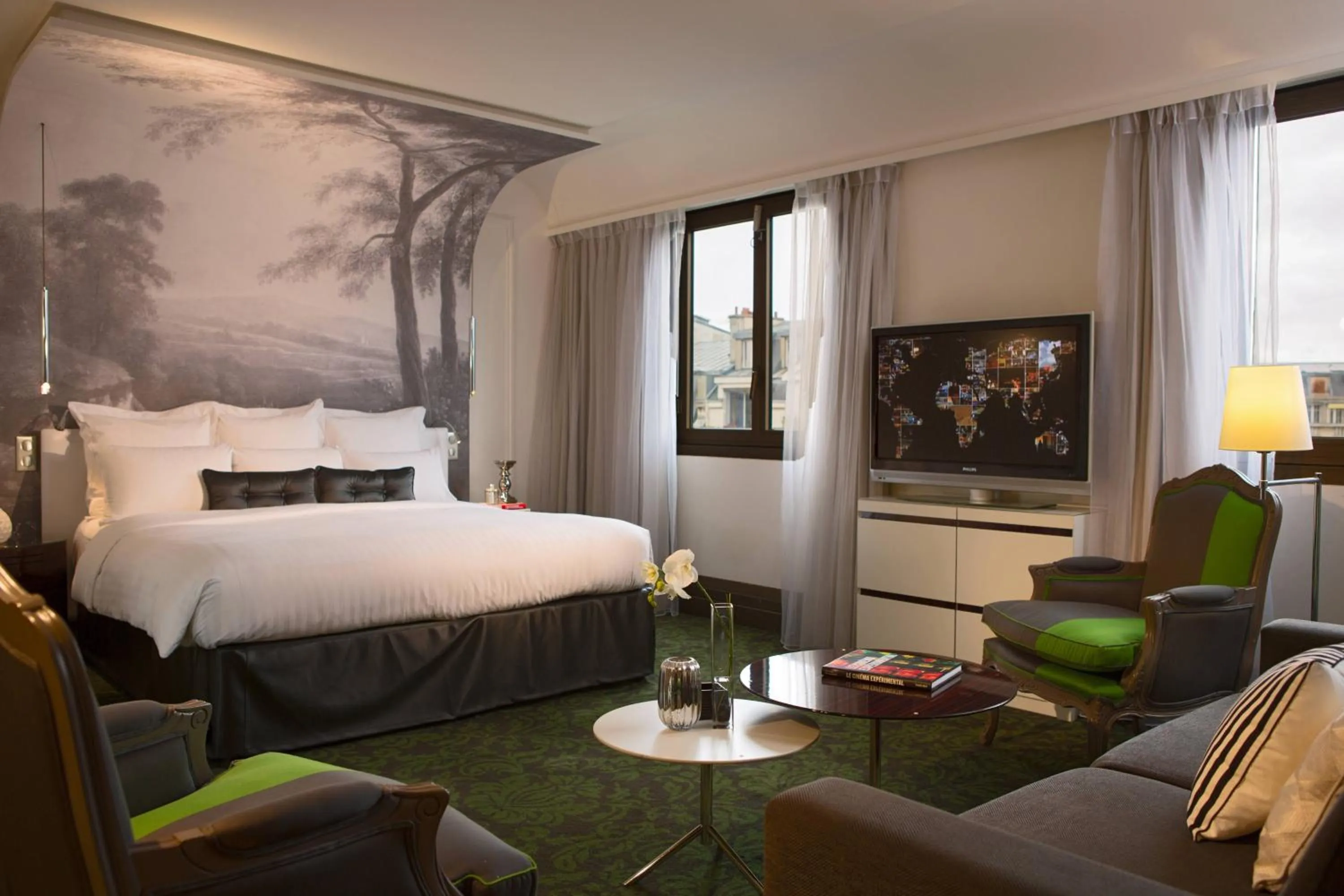 Bedroom, Bed in Renaissance Paris Nobel Tour Eiffel Hotel