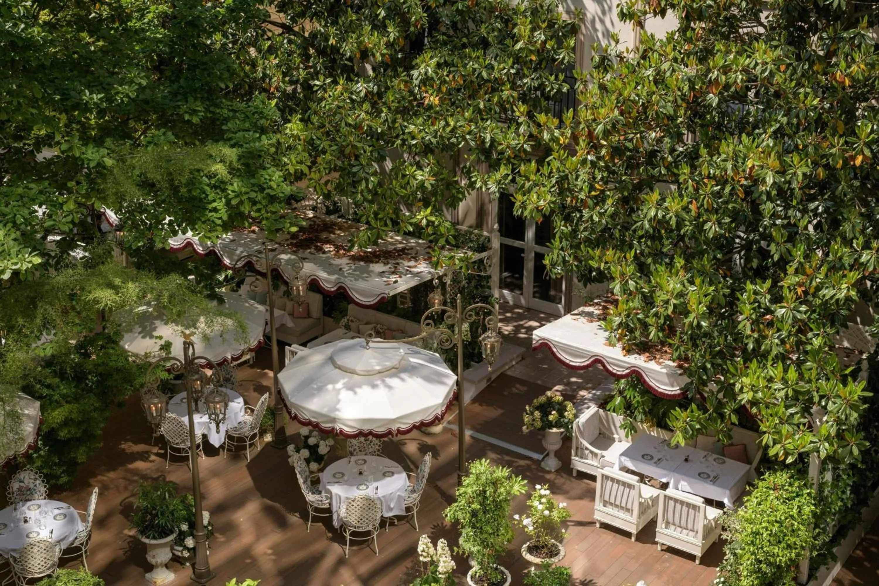 Restaurant/places to eat in Renaissance Paris Nobel Tour Eiffel Hotel