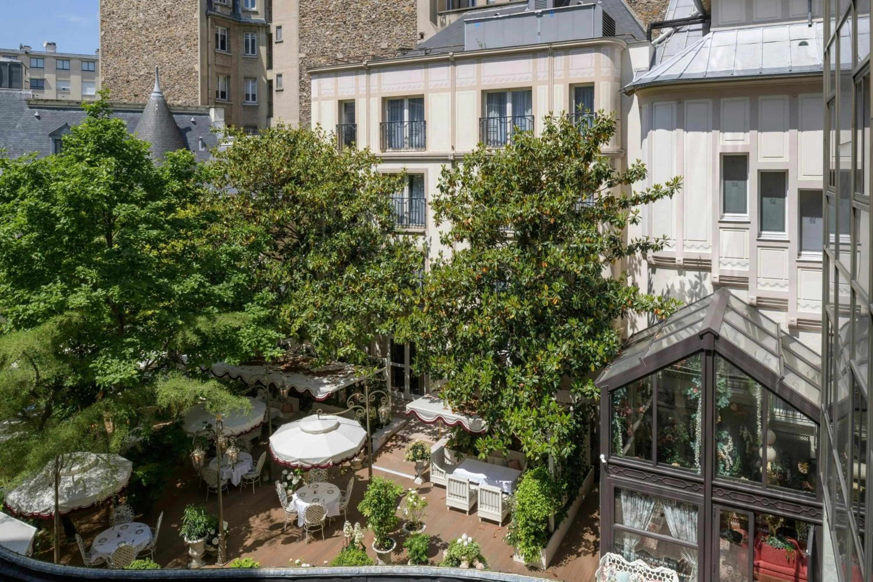 Photo of the whole room in Renaissance Paris Nobel Tour Eiffel Hotel