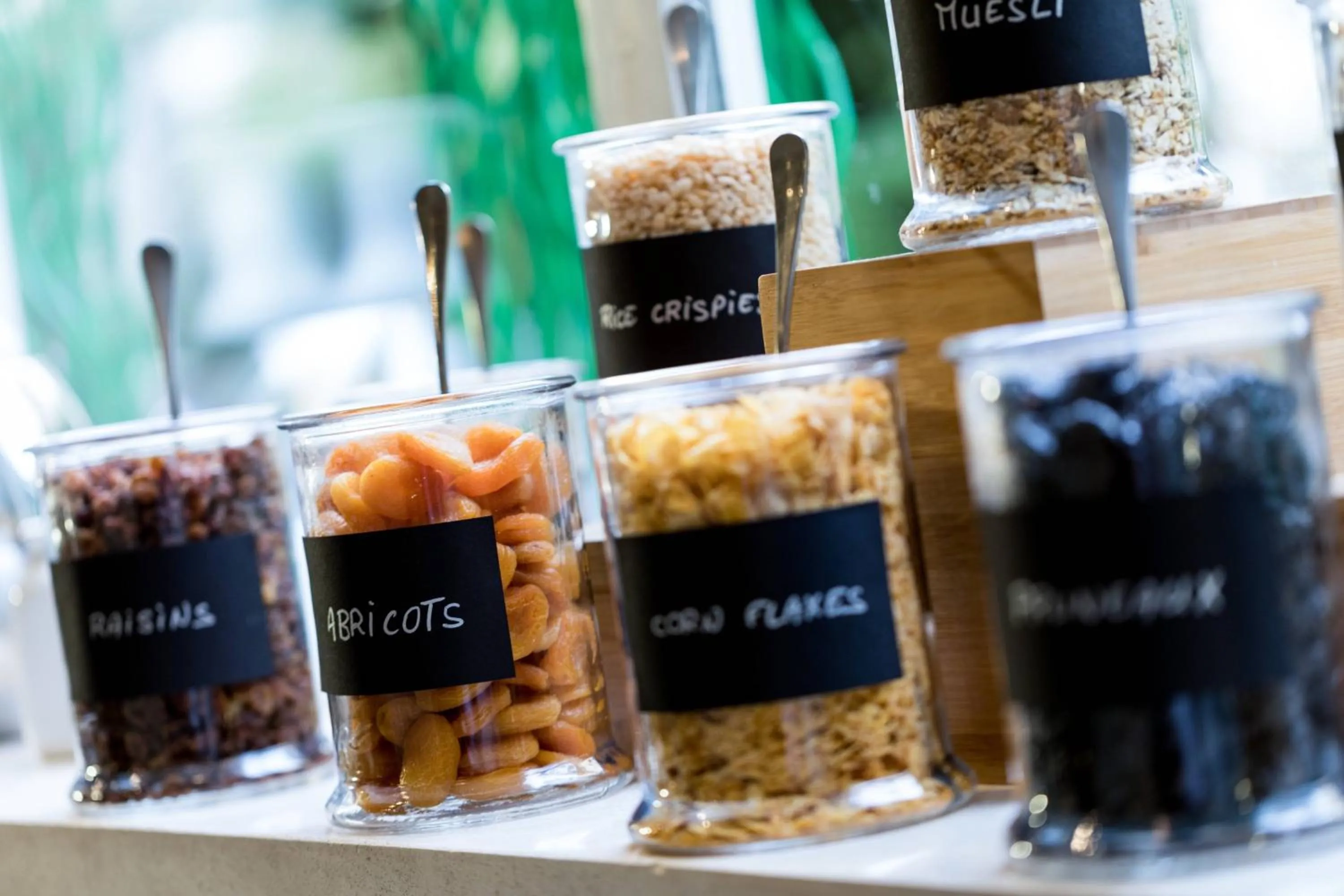 Breakfast in Renaissance Paris Nobel Tour Eiffel Hotel