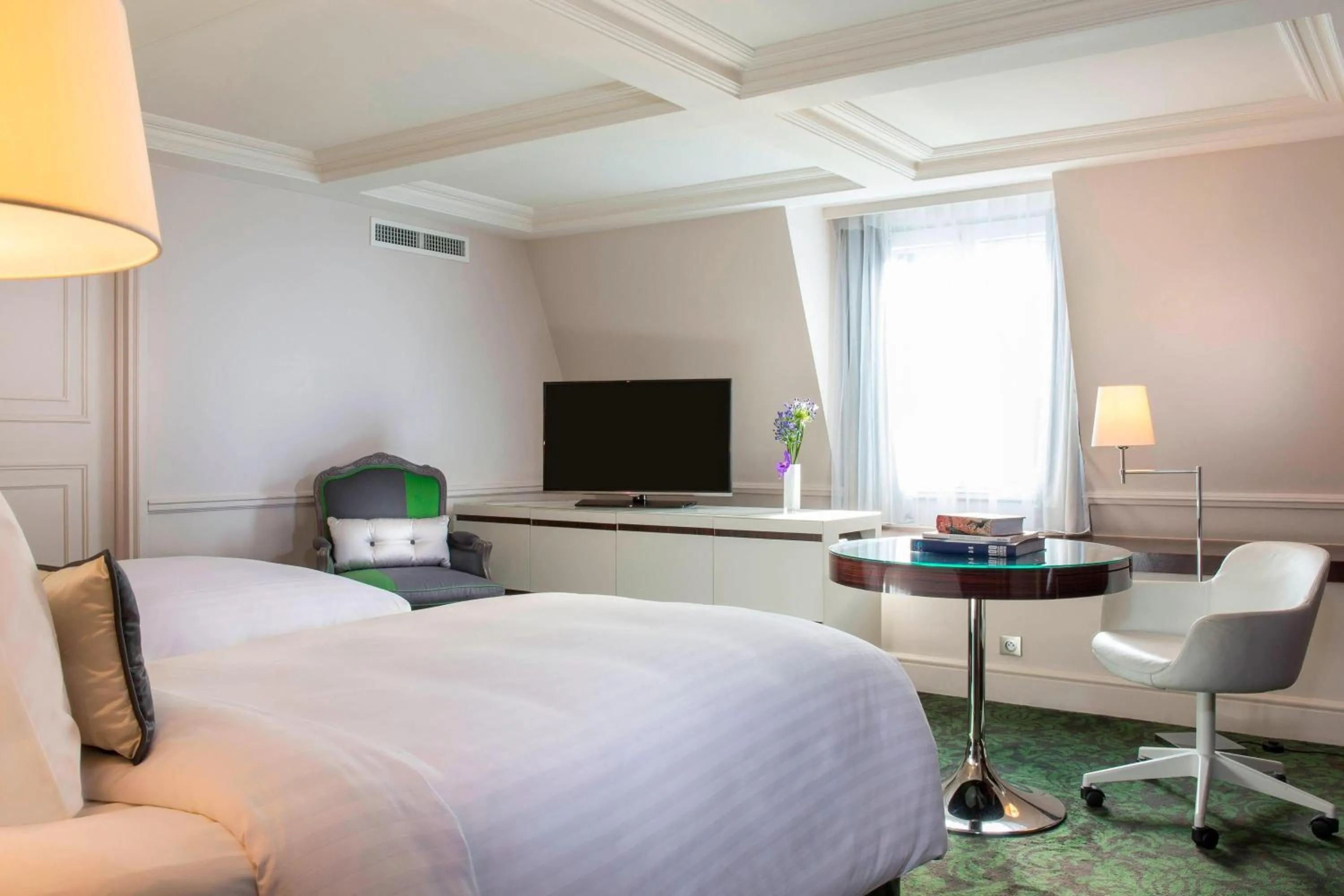 Photo of the whole room, Bed in Renaissance Paris Nobel Tour Eiffel Hotel