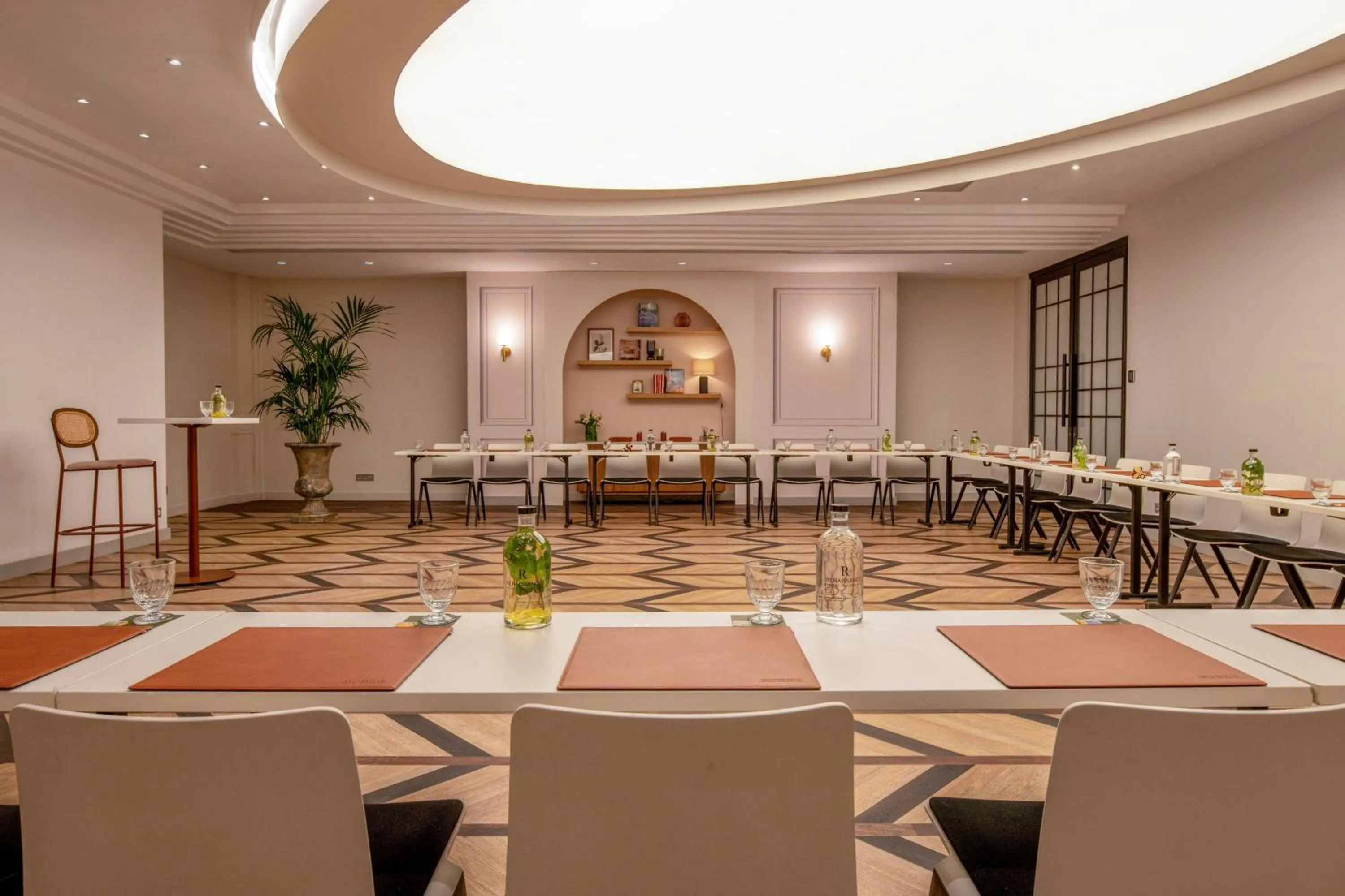 Meeting/conference room in Renaissance Paris Nobel Tour Eiffel Hotel