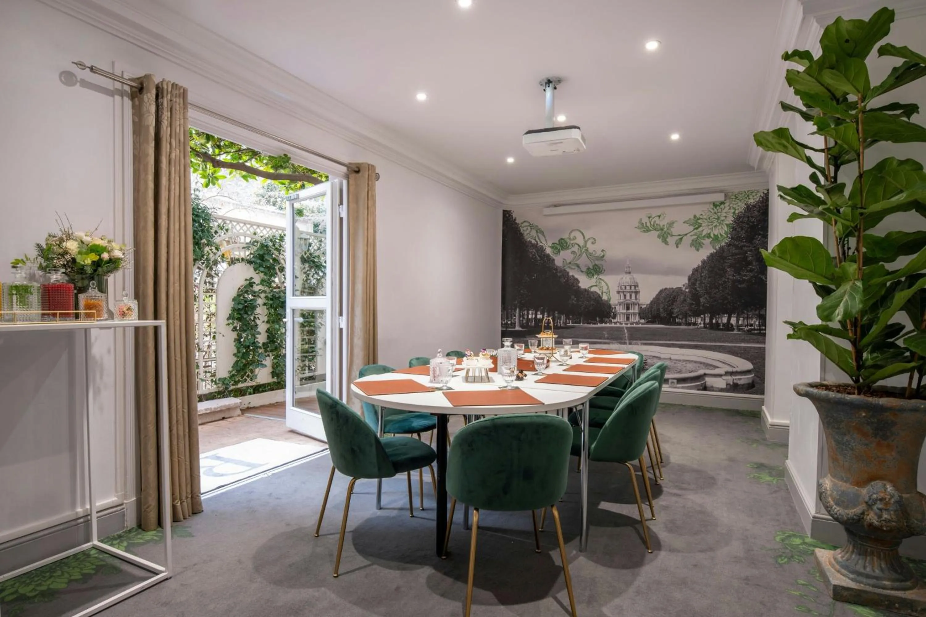 Meeting/conference room in Renaissance Paris Nobel Tour Eiffel Hotel