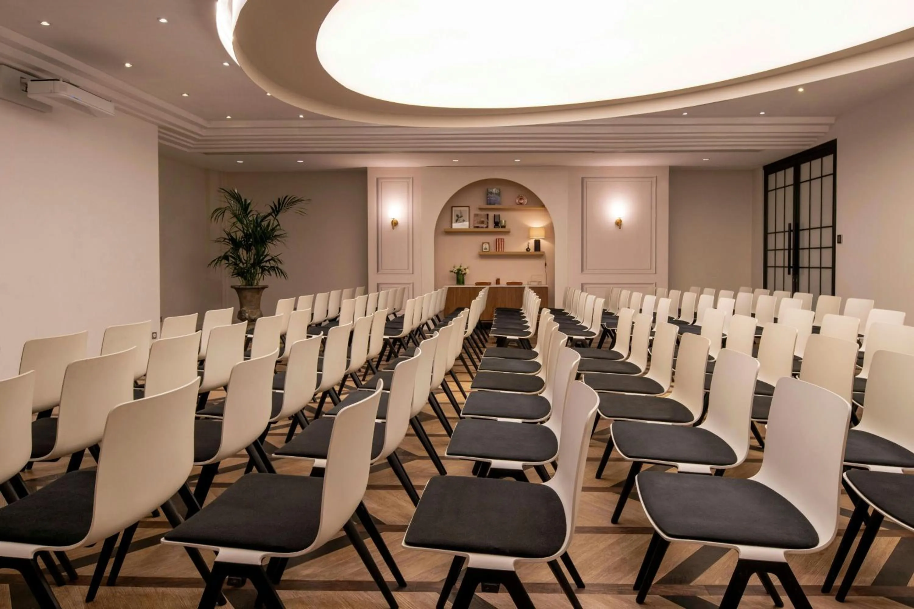 Meeting/conference room in Renaissance Paris Nobel Tour Eiffel Hotel