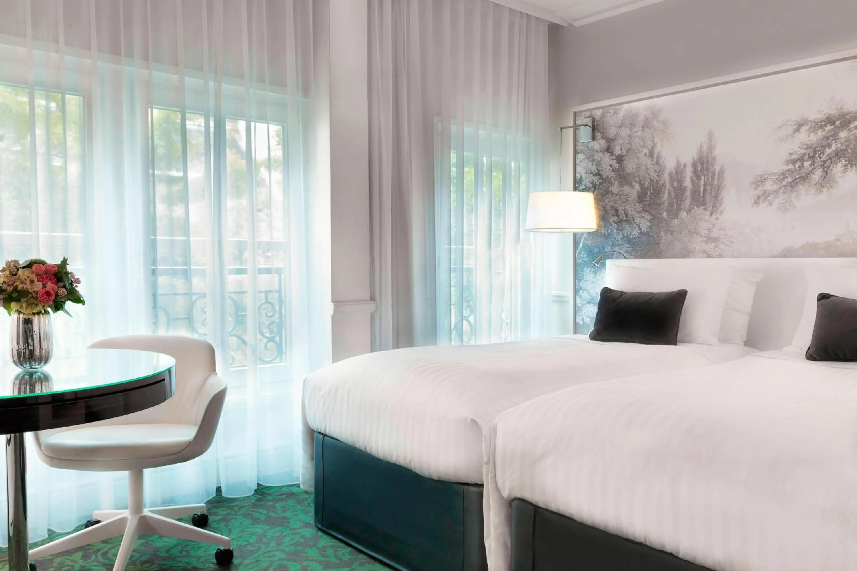 Photo of the whole room, Bed in Renaissance Paris Nobel Tour Eiffel Hotel